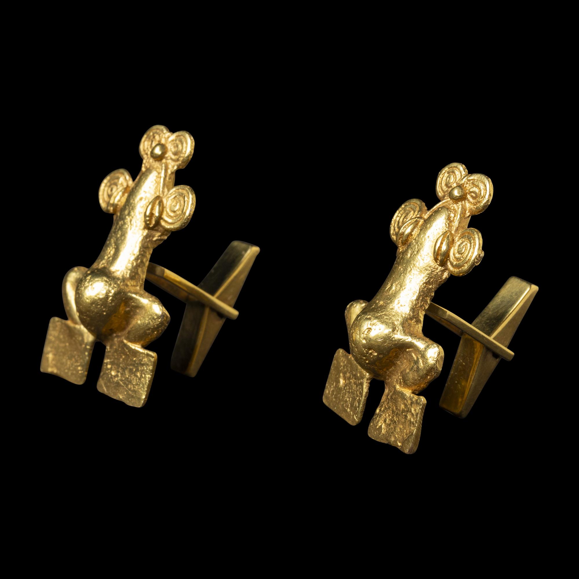 Two Veraguas Tumbaga Frog Pendants