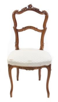 A Victorian Walnut Side Chair Height 37 1/4 inches. — 19TH CENTURY