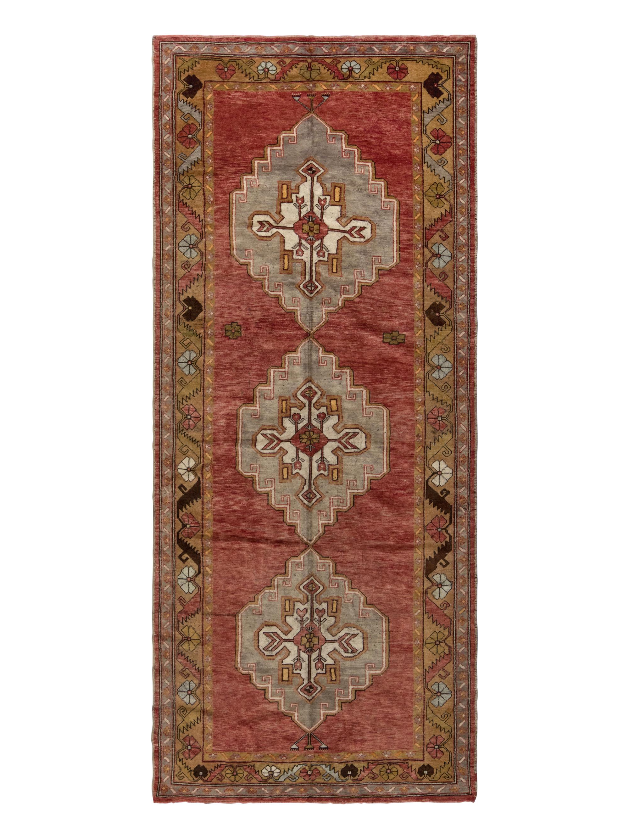 An Oushak "Corridor" Rug