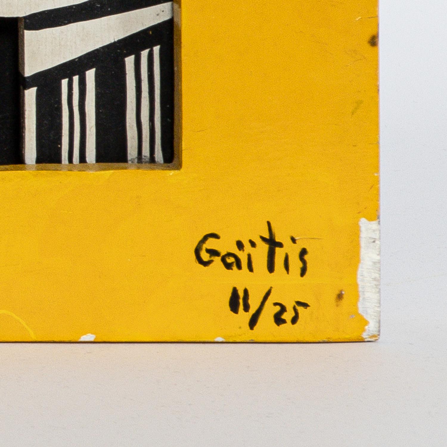 Heads in yellow box with black interior