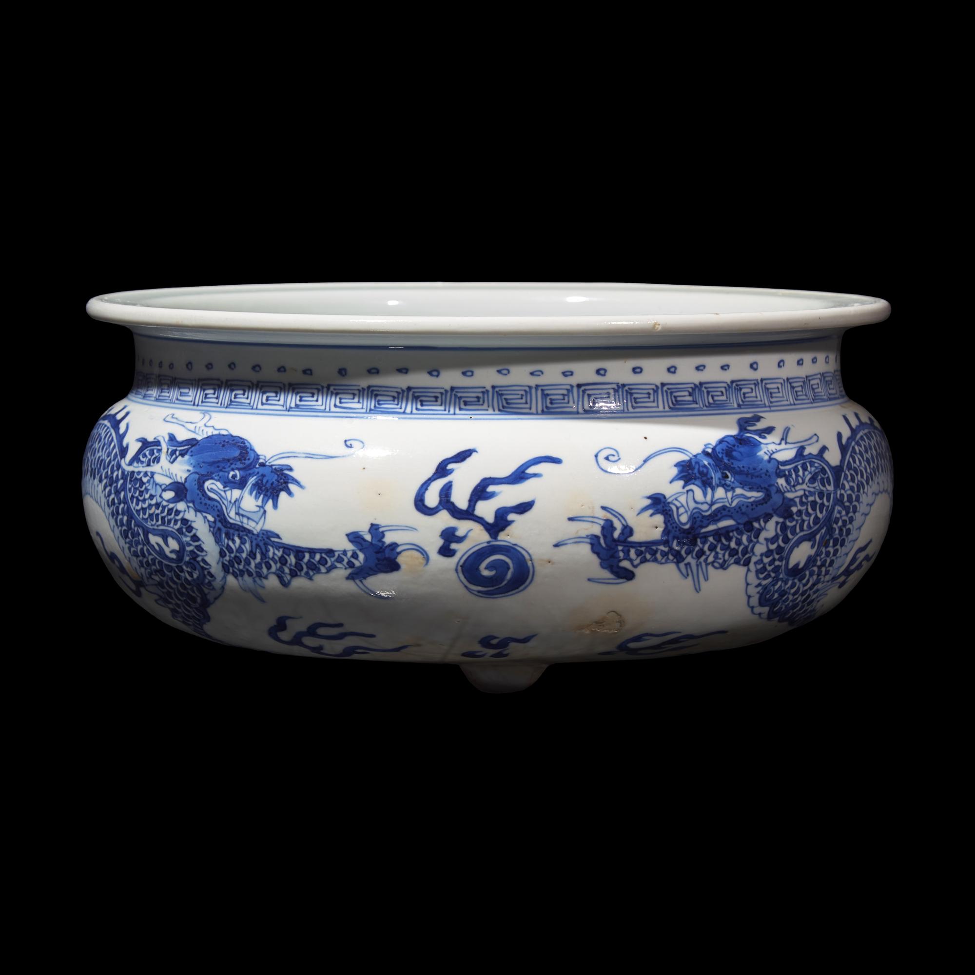 A Chinese Blue and White 'Dragon' Censer, Kangxi Period 清康熙 青花云龍紋三足爐