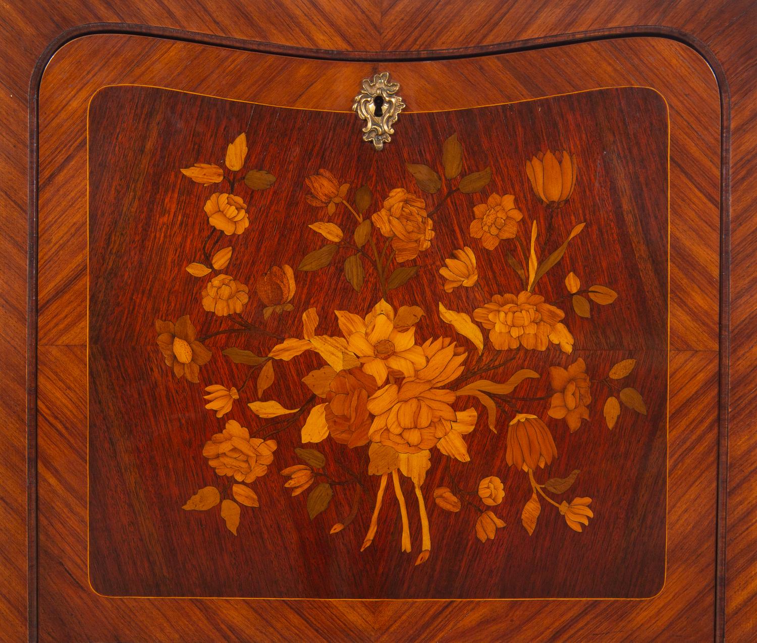 A Continental Marquetry Secrétaire à Abattant