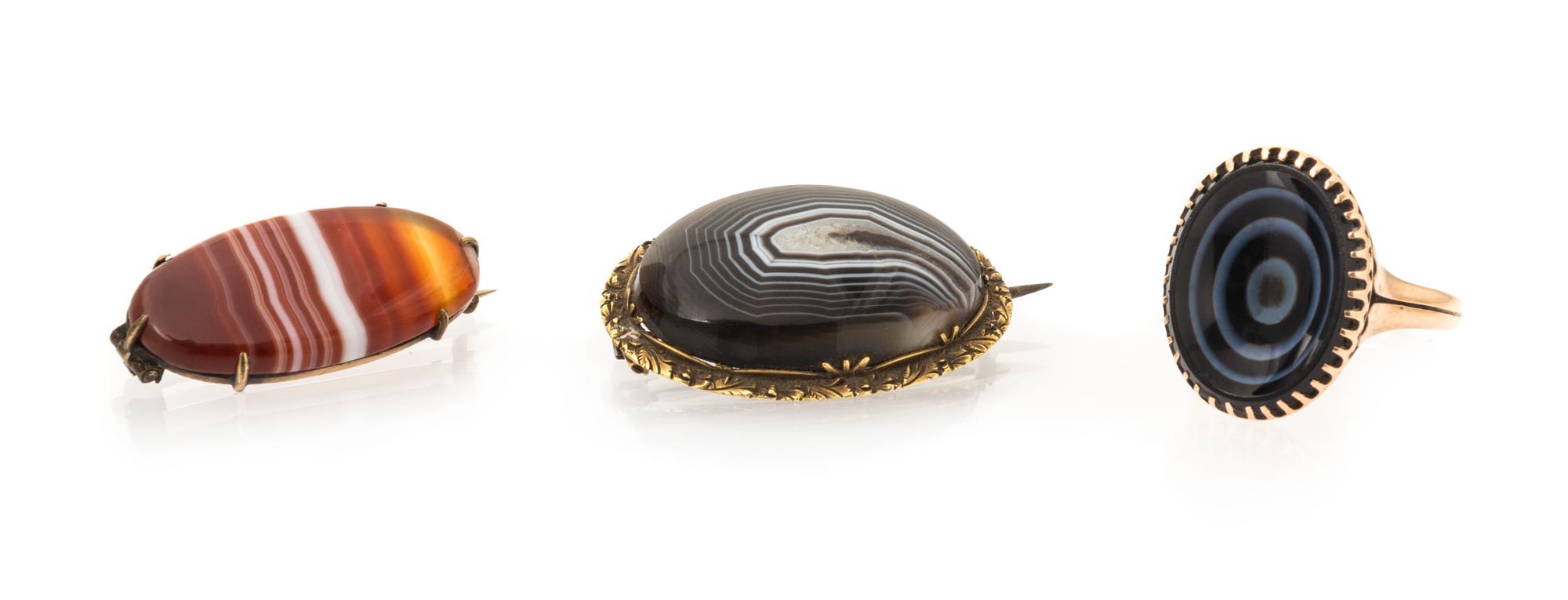 A Collection of Yellow Gold and Gold Filled Agate Jewelry, 13.00 dwts.