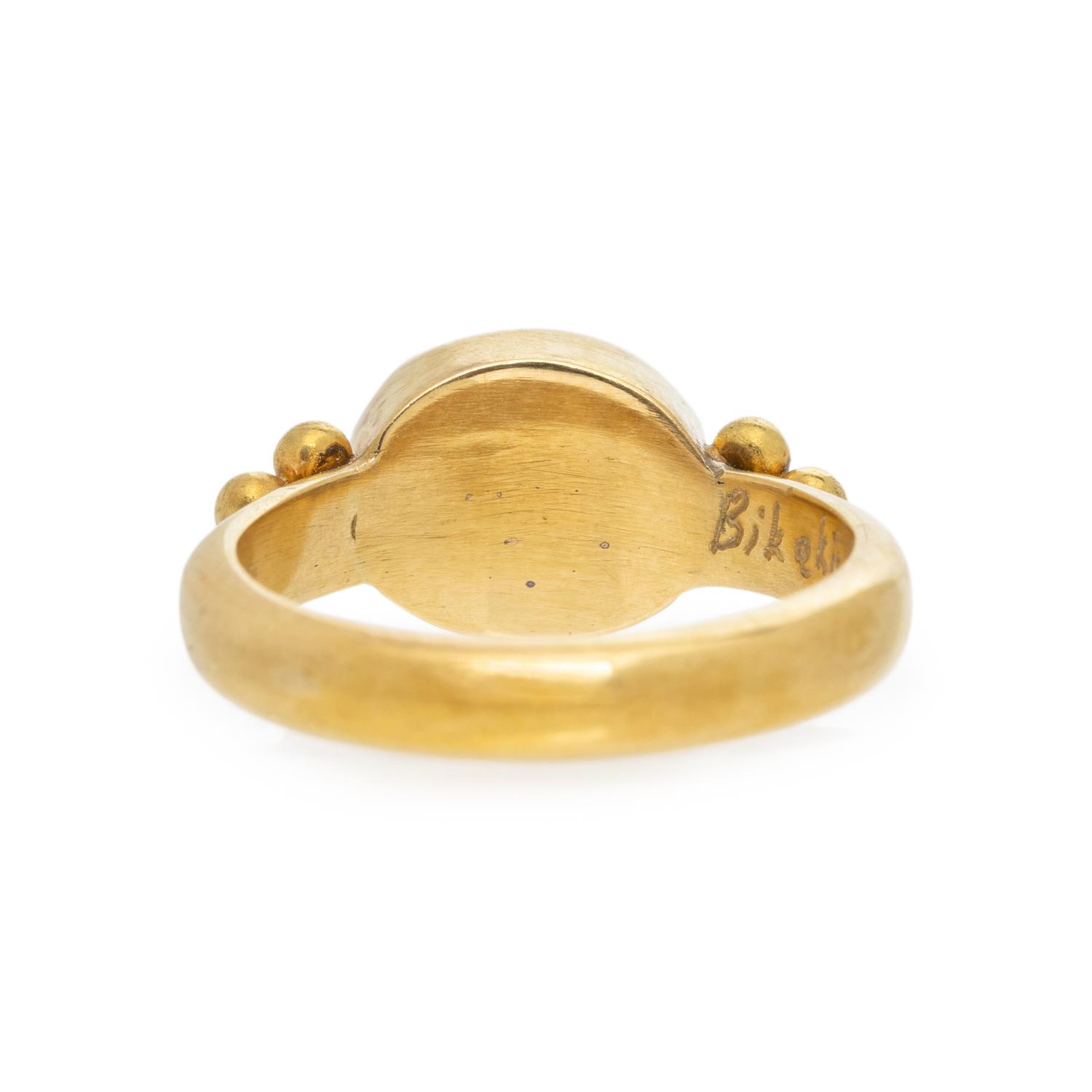 BIKAKIS & JOHNS, HIGH KARAT YELLOW GOLD AND EMERALD RING