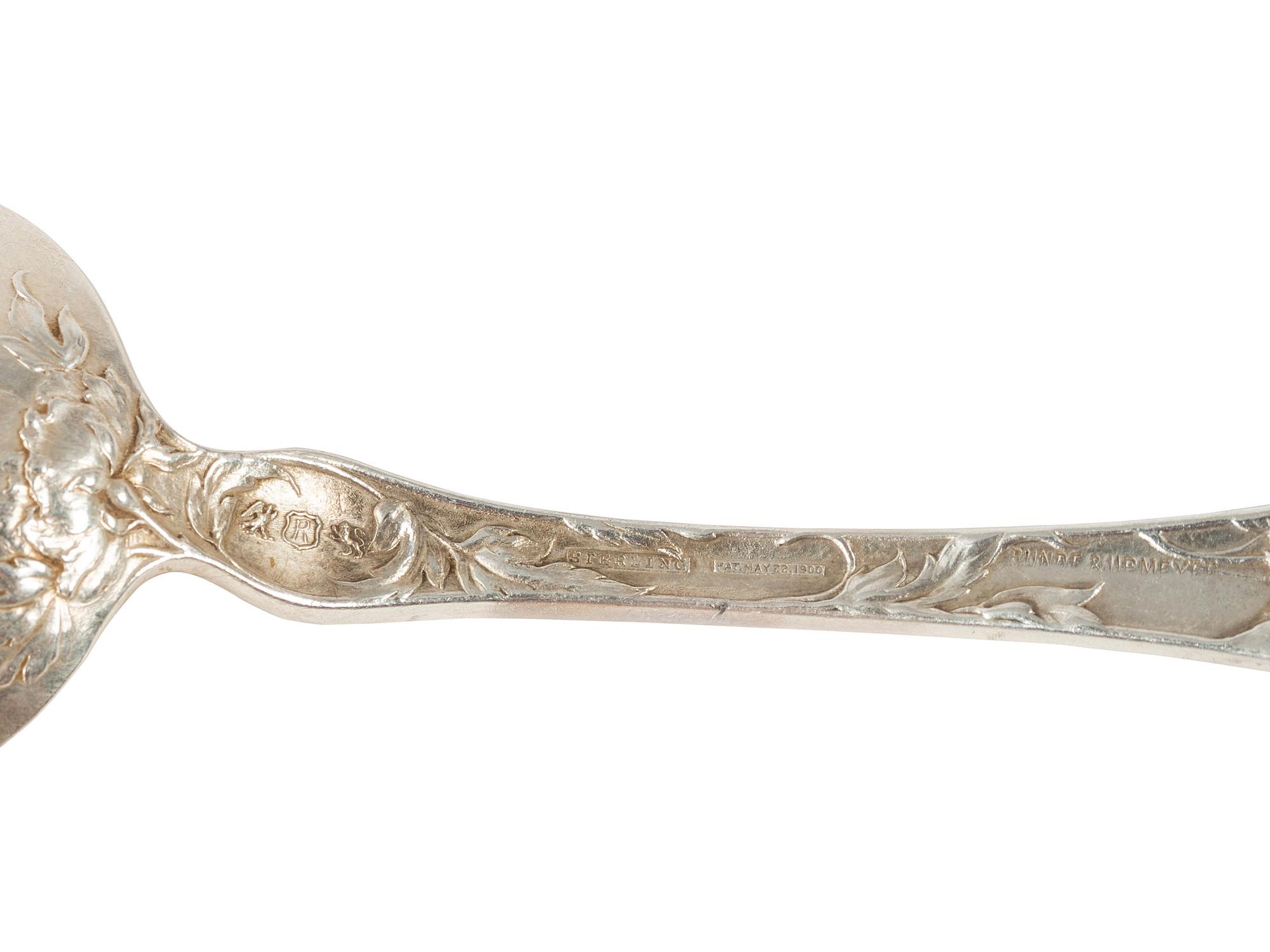 A Reed and Barton 'Le Cinq Fleurs' Silver Flatware Service