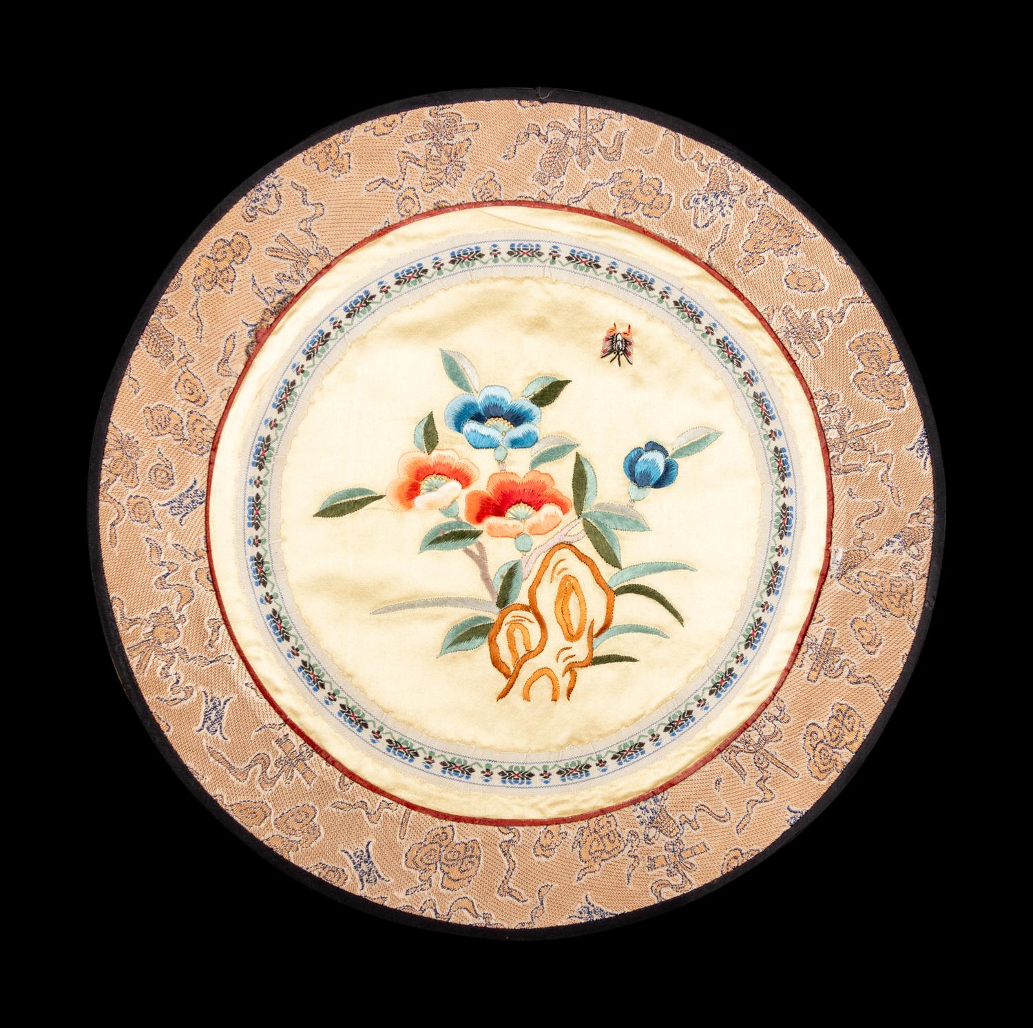 A Collection of 33 Chinese Embroidered Silk Panels 近代 綉片33幅