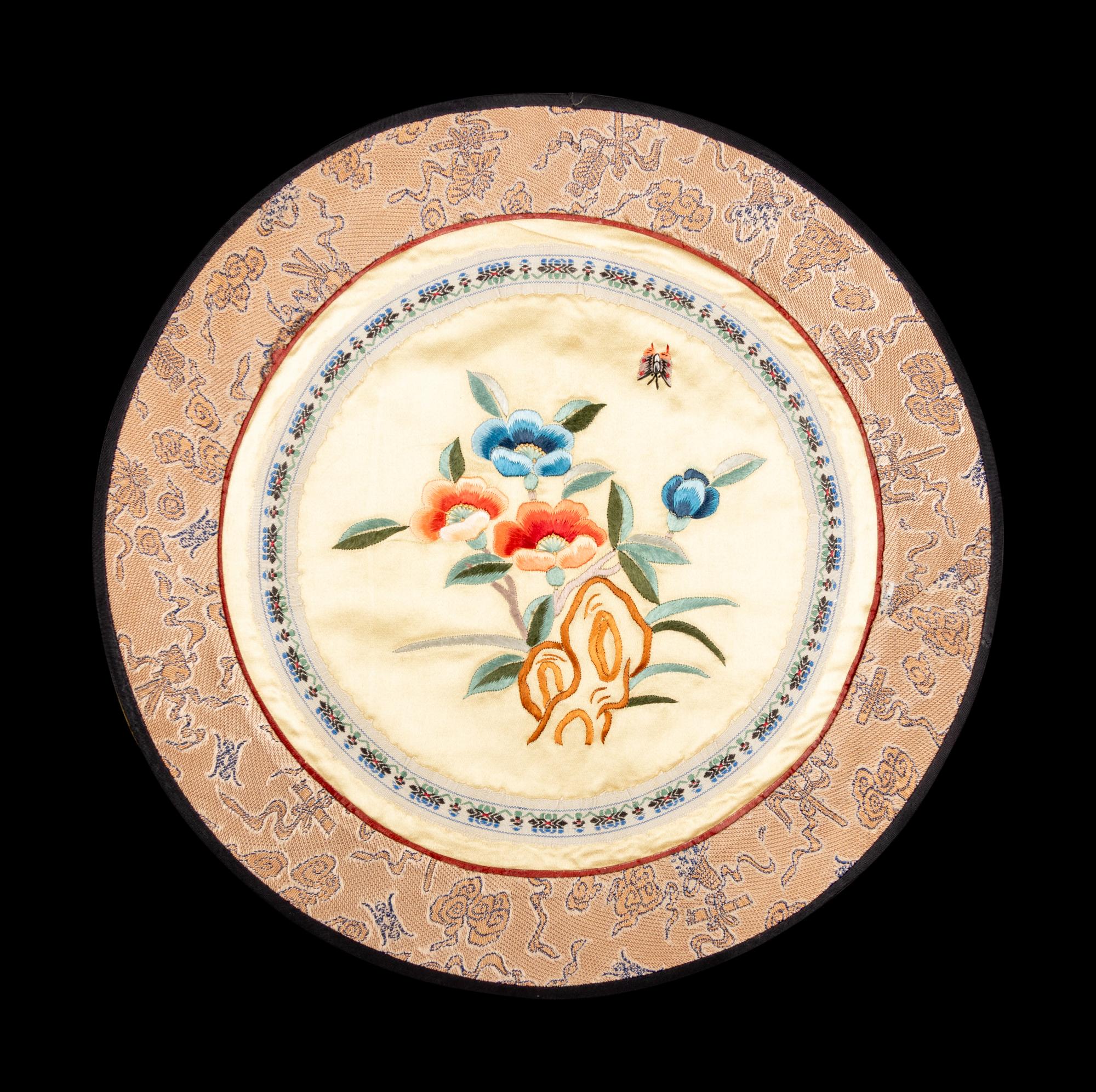 A Collection of 33 Chinese Embroidered Silk Panels 近代 綉片33幅