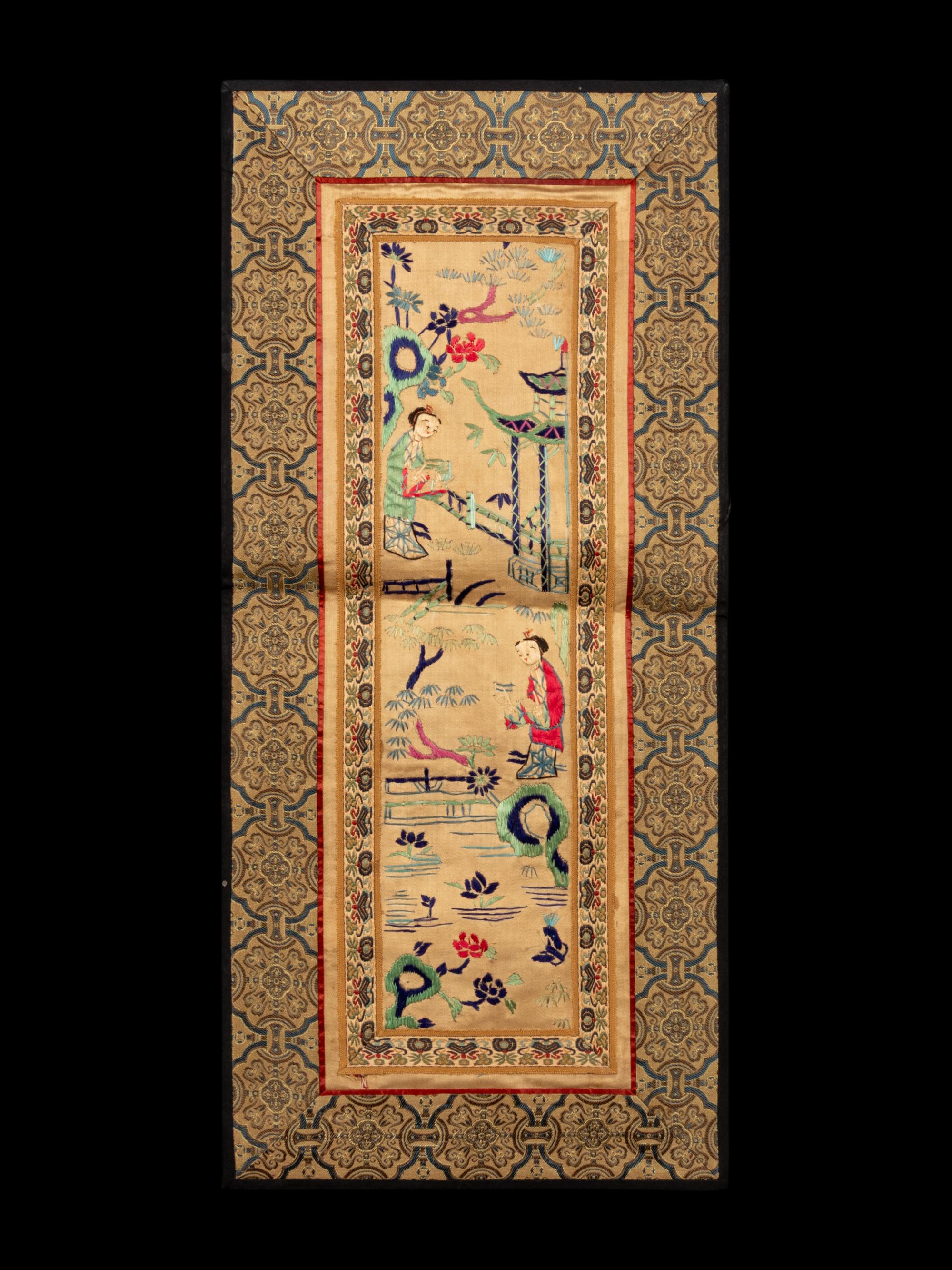 A Collection of 33 Chinese Embroidered Silk Panels 近代 綉片33幅