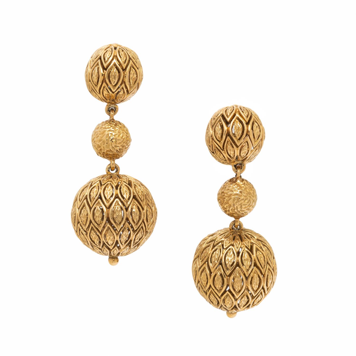 VAN CLEEF & ARPELS, YELLOW GOLD DROP EARRINGS