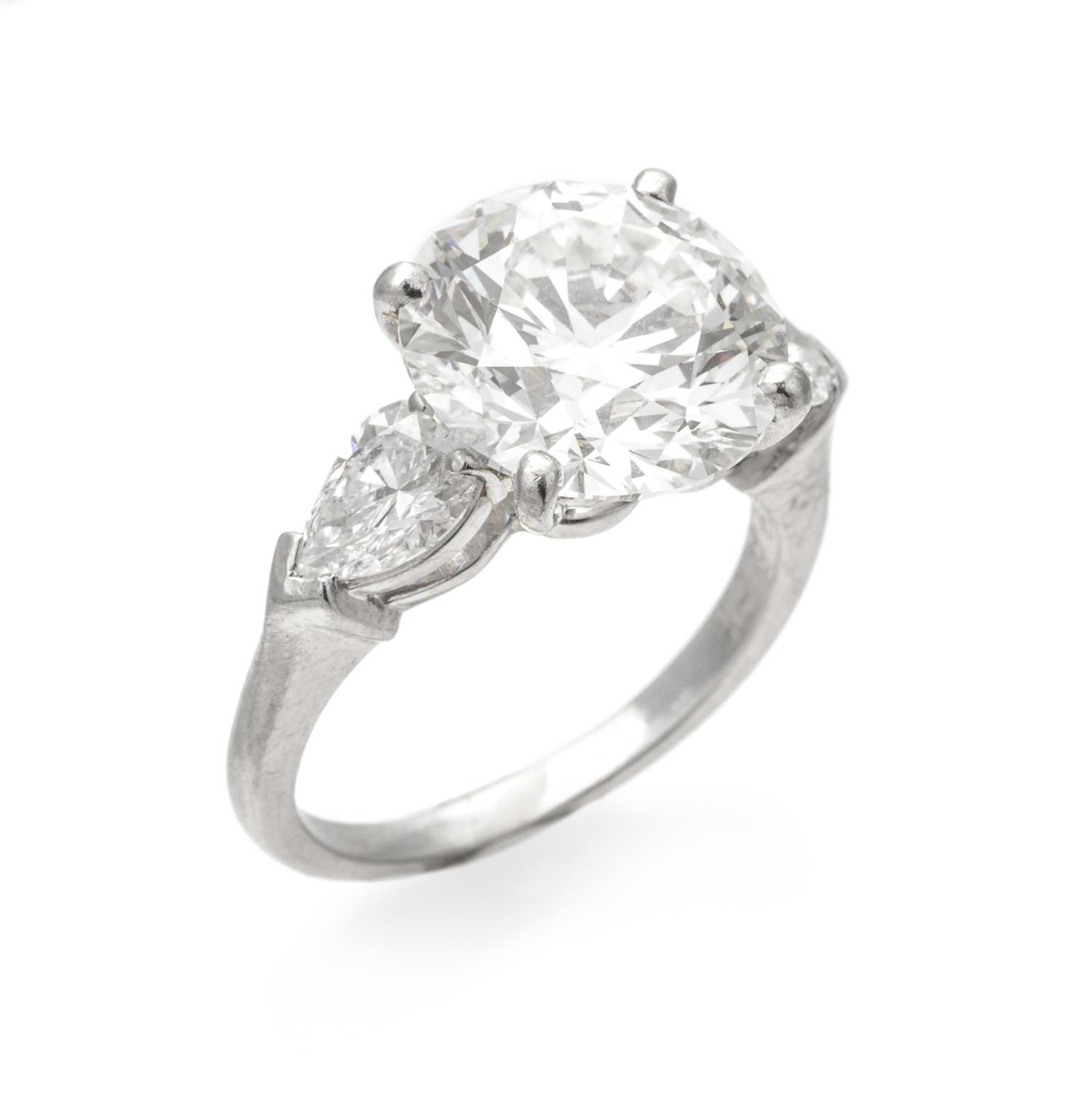 A Platinum and Diamond Ring, Graff, 4.30 dwts.
