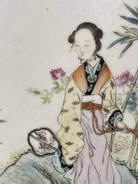 A pair of Chinese famille rose-decorated "meiren" circular plaques 粉彩美人瓷板一对 Late Qing/Republic period ?????