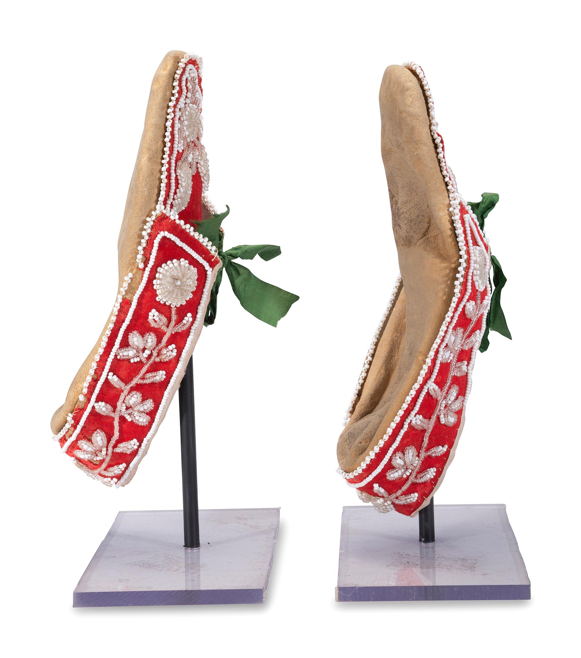 Huron Beaded Hide Moccasins