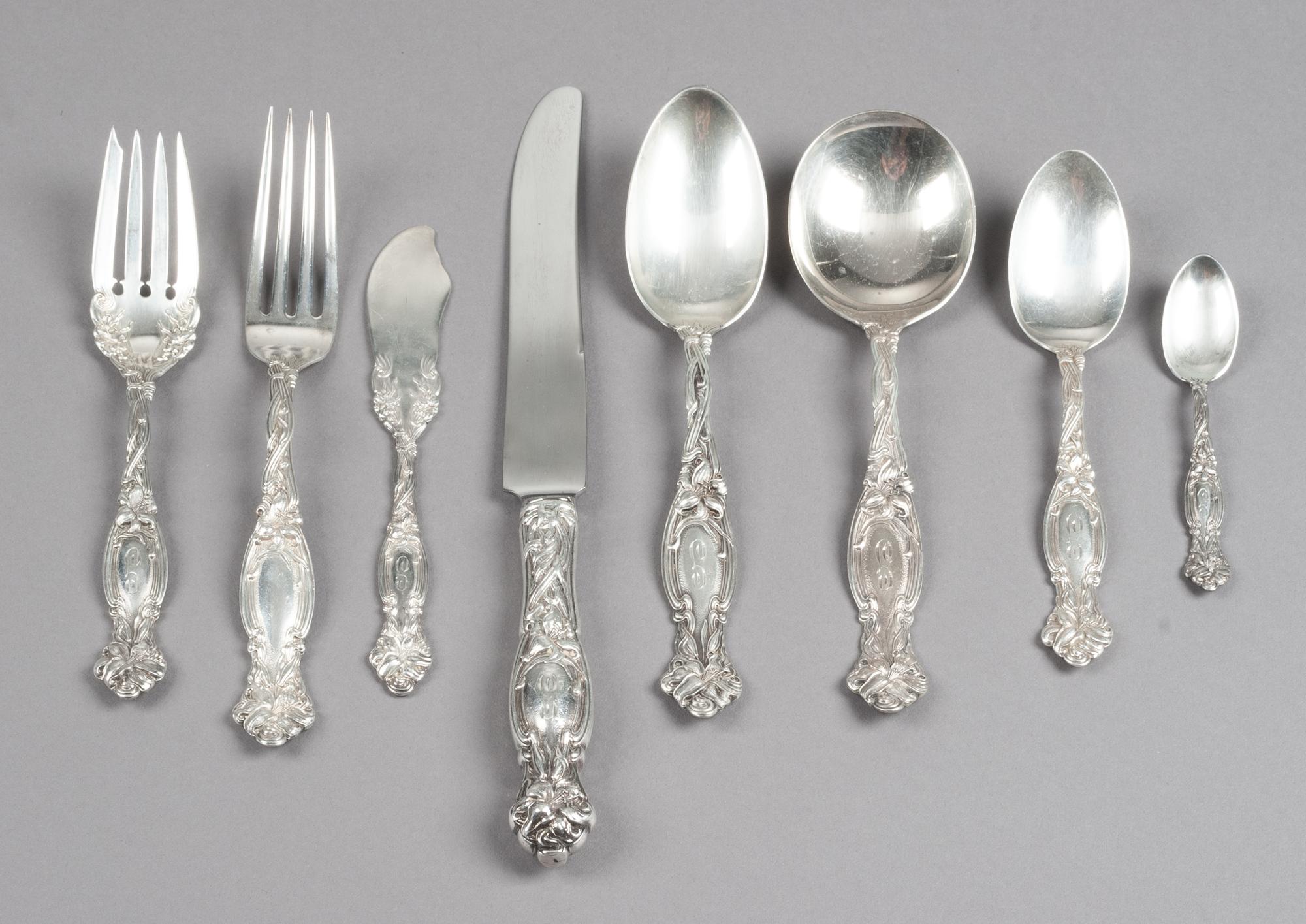 An American Silver Flatware Service, International Silver Co., Meriden, CT, Frontenac pattern, comprising: 6 dinner knives 20 dinner fo
