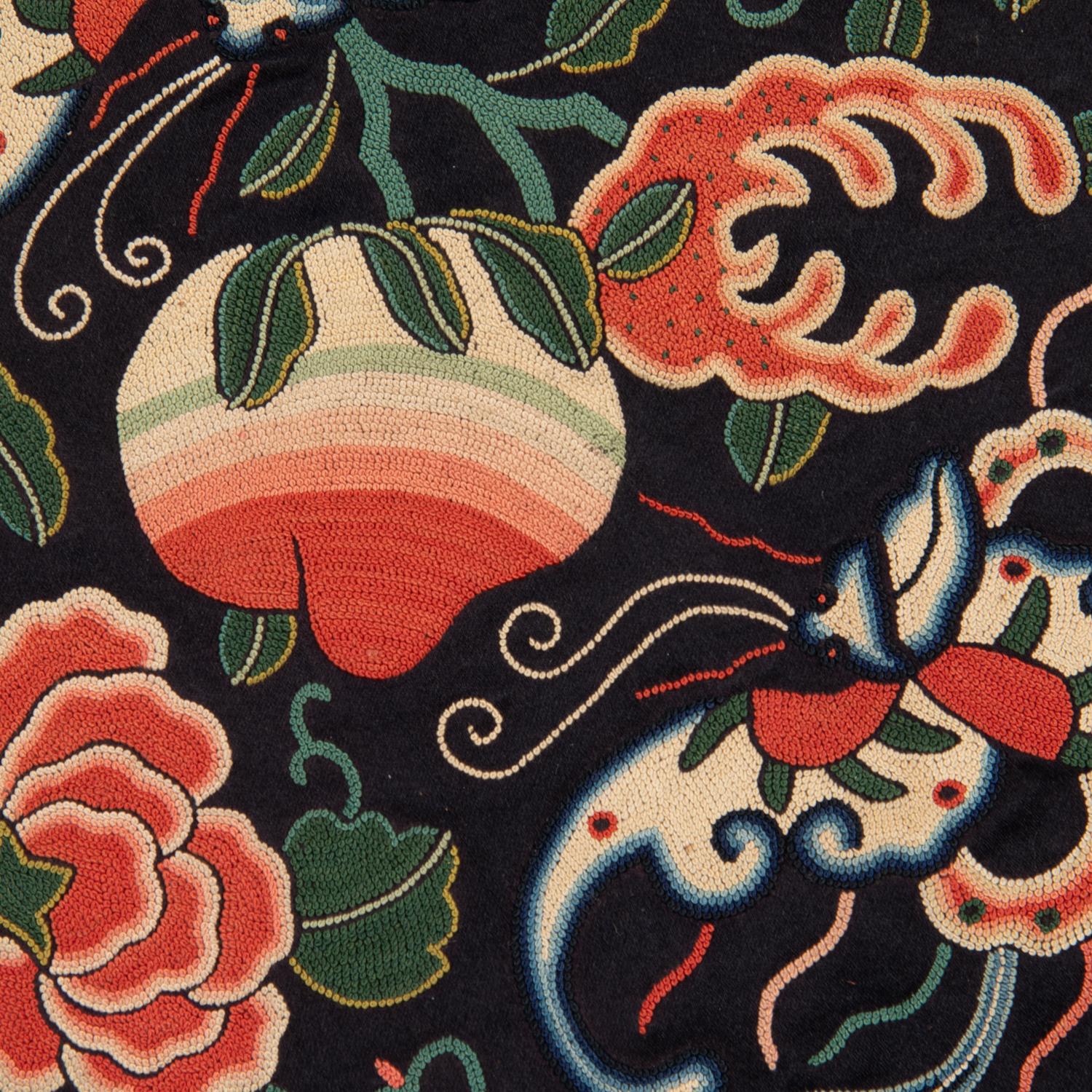 Five Chinese Embroidered Rank Badges and Roundels, 20th Century 近代 綉片及補子五幅