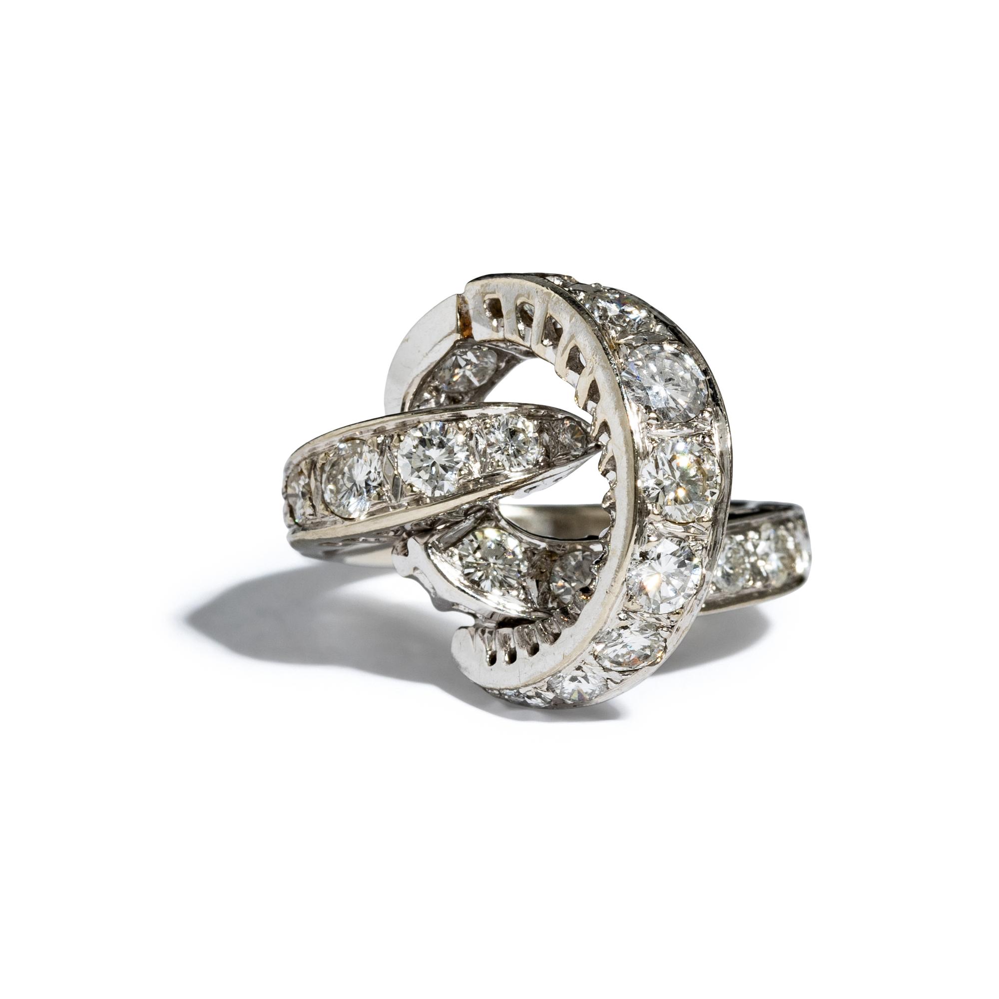 WHITE GOLD AND DIAMOND RING