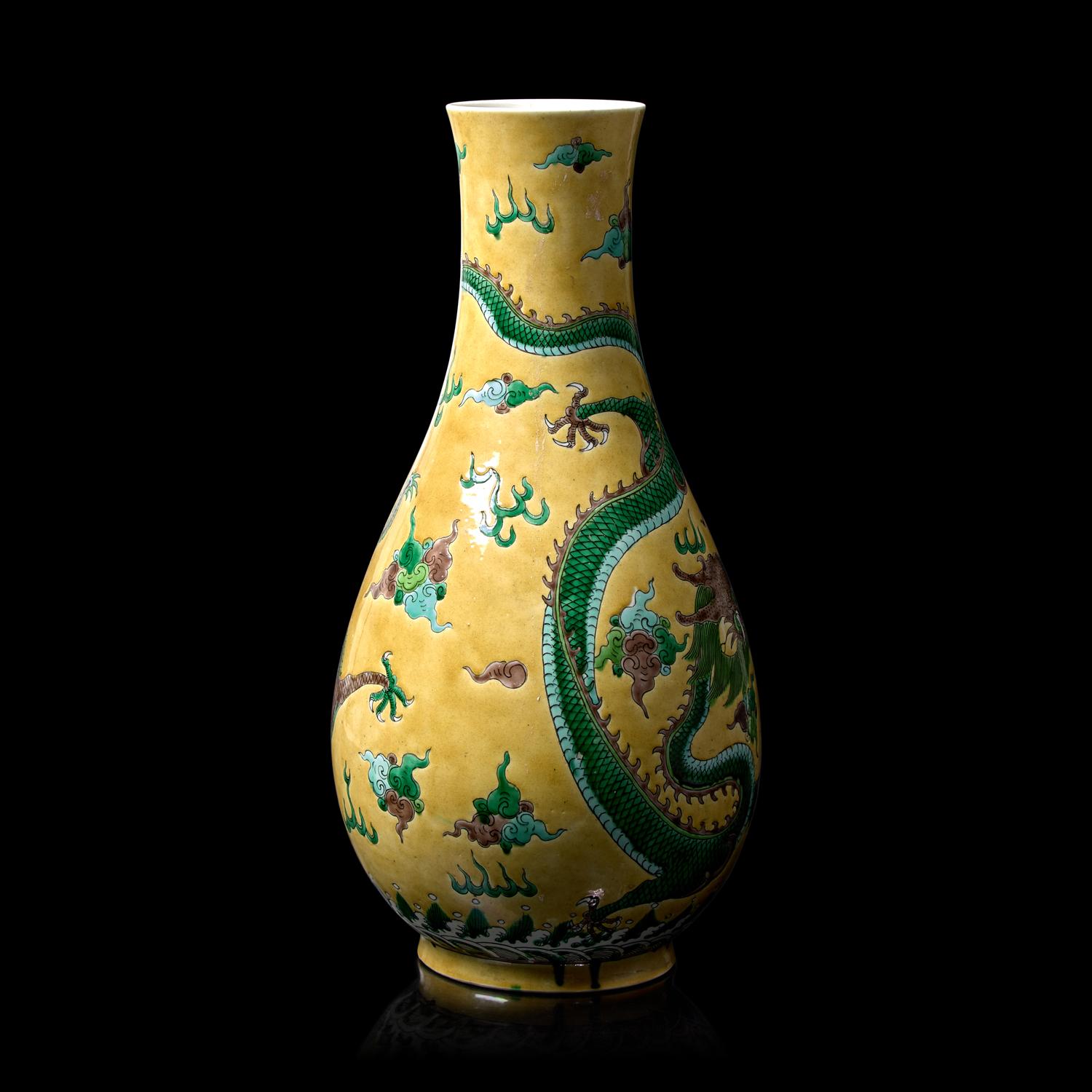 A Chinese Yellow Ground Famille Verte 'Dragons' Vase, Late Qing to Republic Period 晚清-民國 黃地素三彩龍紋瓶