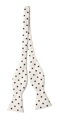 An Hermès Cream Bow Tie, Collar size: 30"- 46".