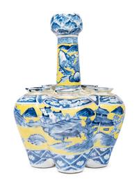 A Chinese Export Yellow Ground Blue and White Porcelain Tulip Vase