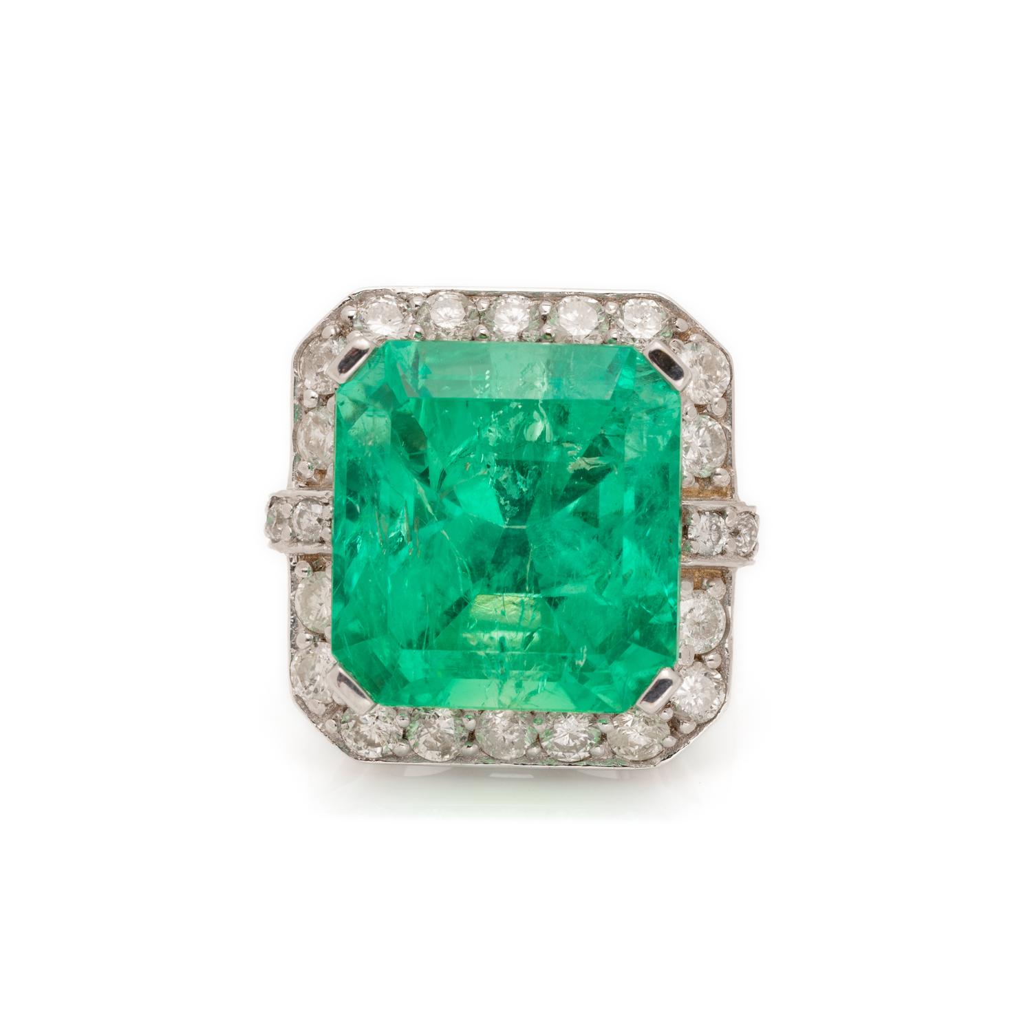 COLOMBIAN EMERALD AND DIAMOND RING