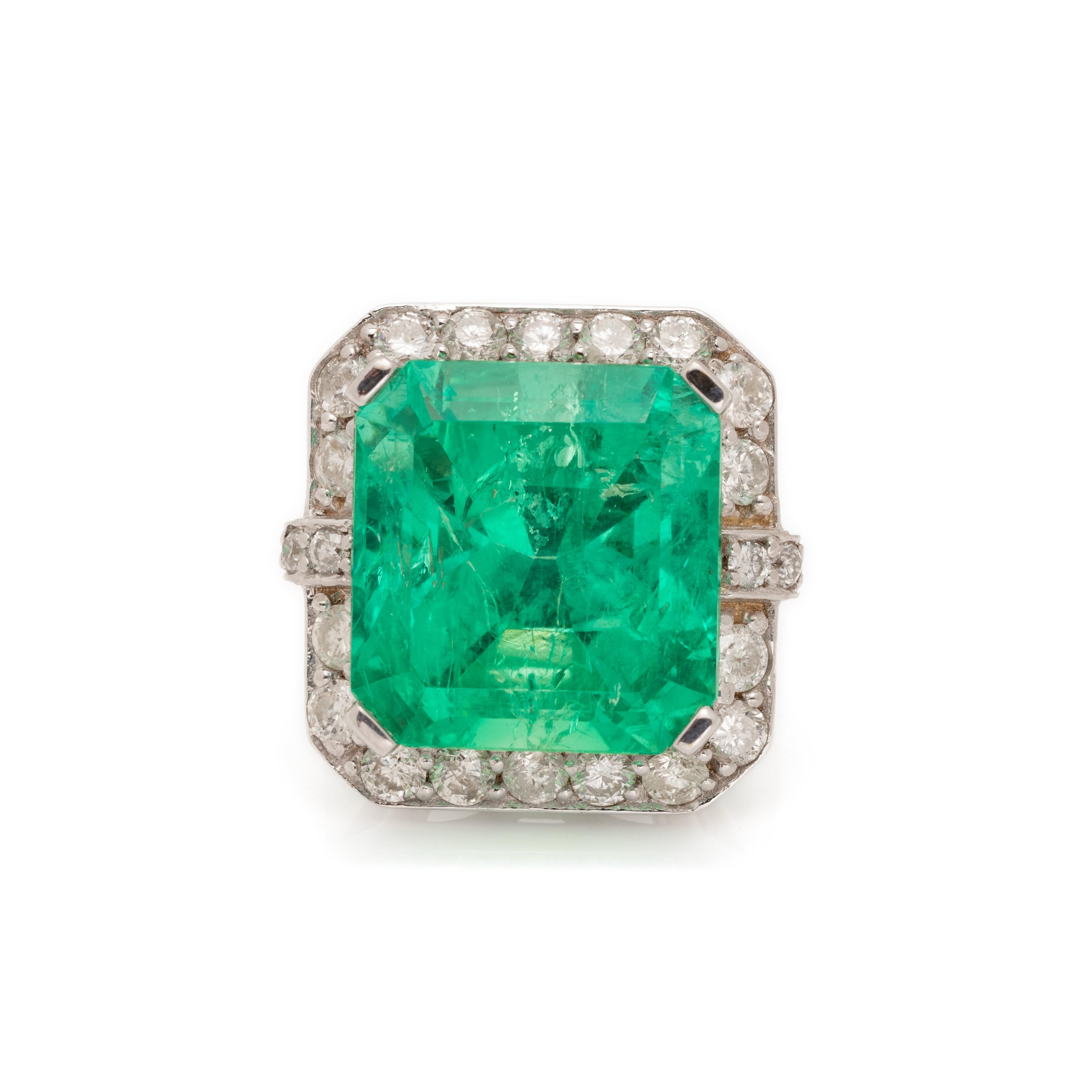 COLOMBIAN EMERALD AND DIAMOND RING