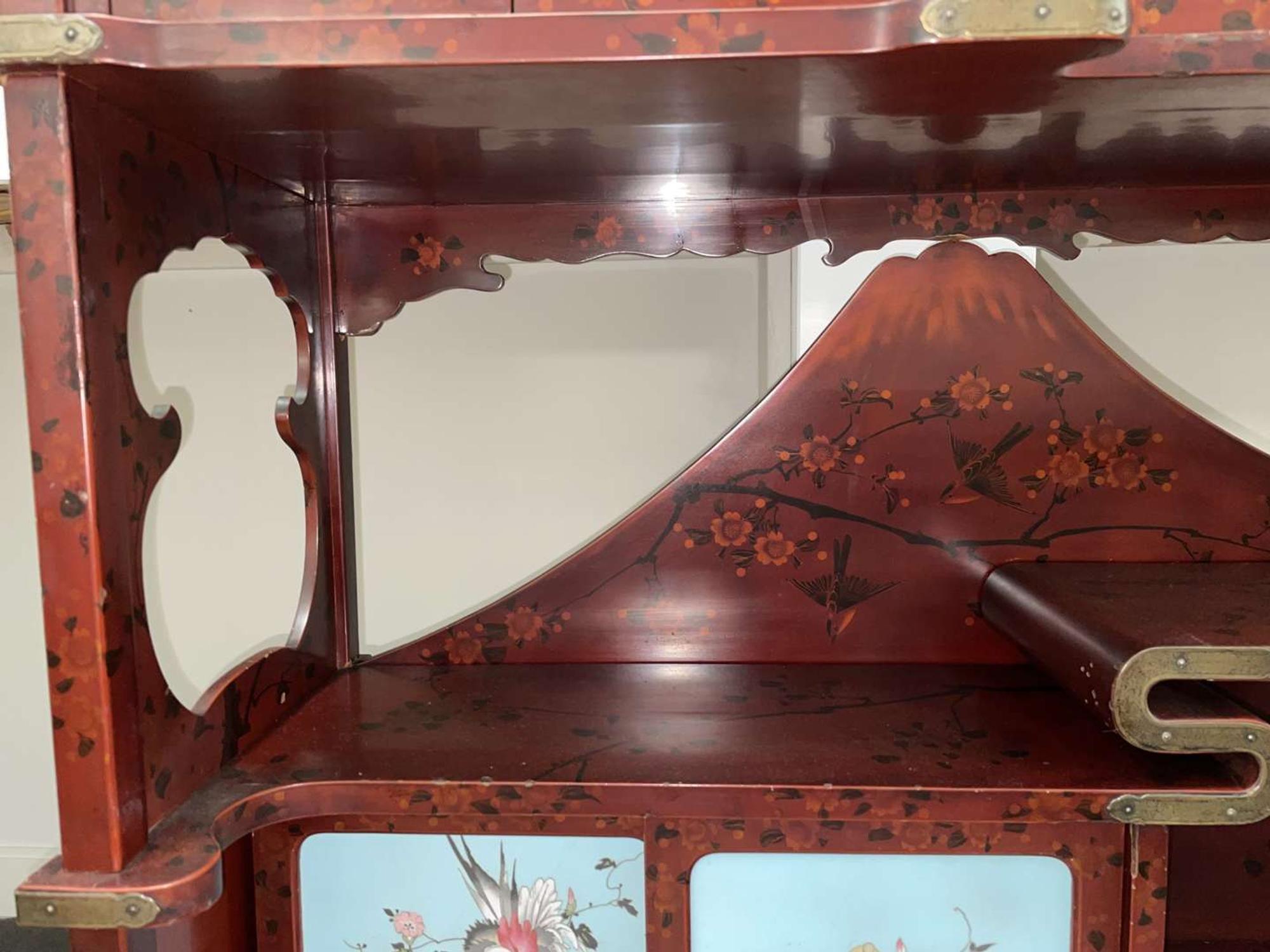 A Japanese lacquer display cabinet with cloisonné panels 日本漆器立柜及底座 Late Meiji period ????