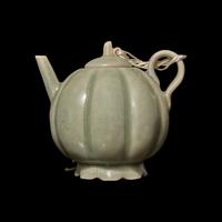 A Chinese Yueyao Style Melon Form Water Dropper and Cover 越窯青釉瓜棱式硯滴