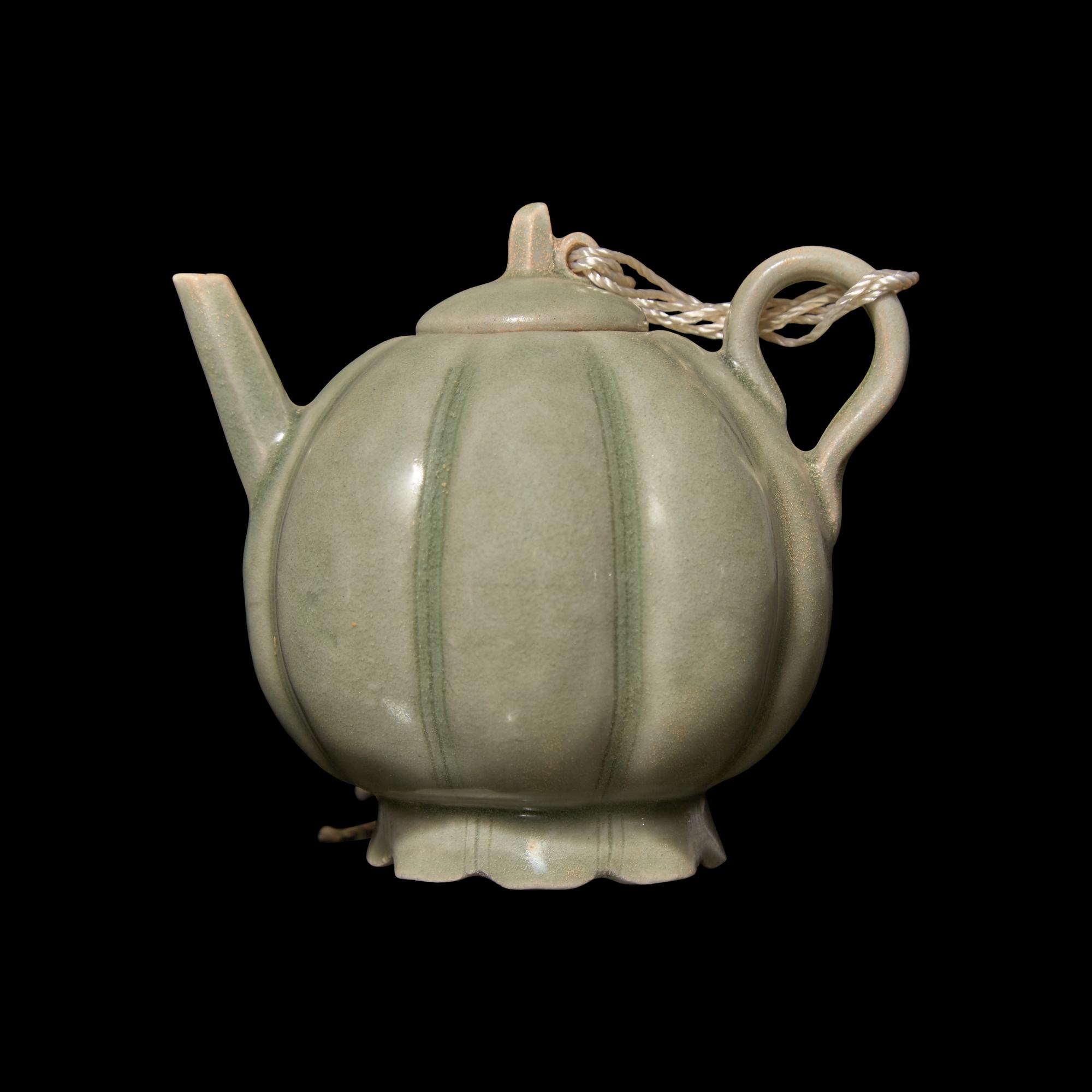 A Chinese Yueyao Style Melon Form Water Dropper and Cover 越窯青釉瓜棱式硯滴