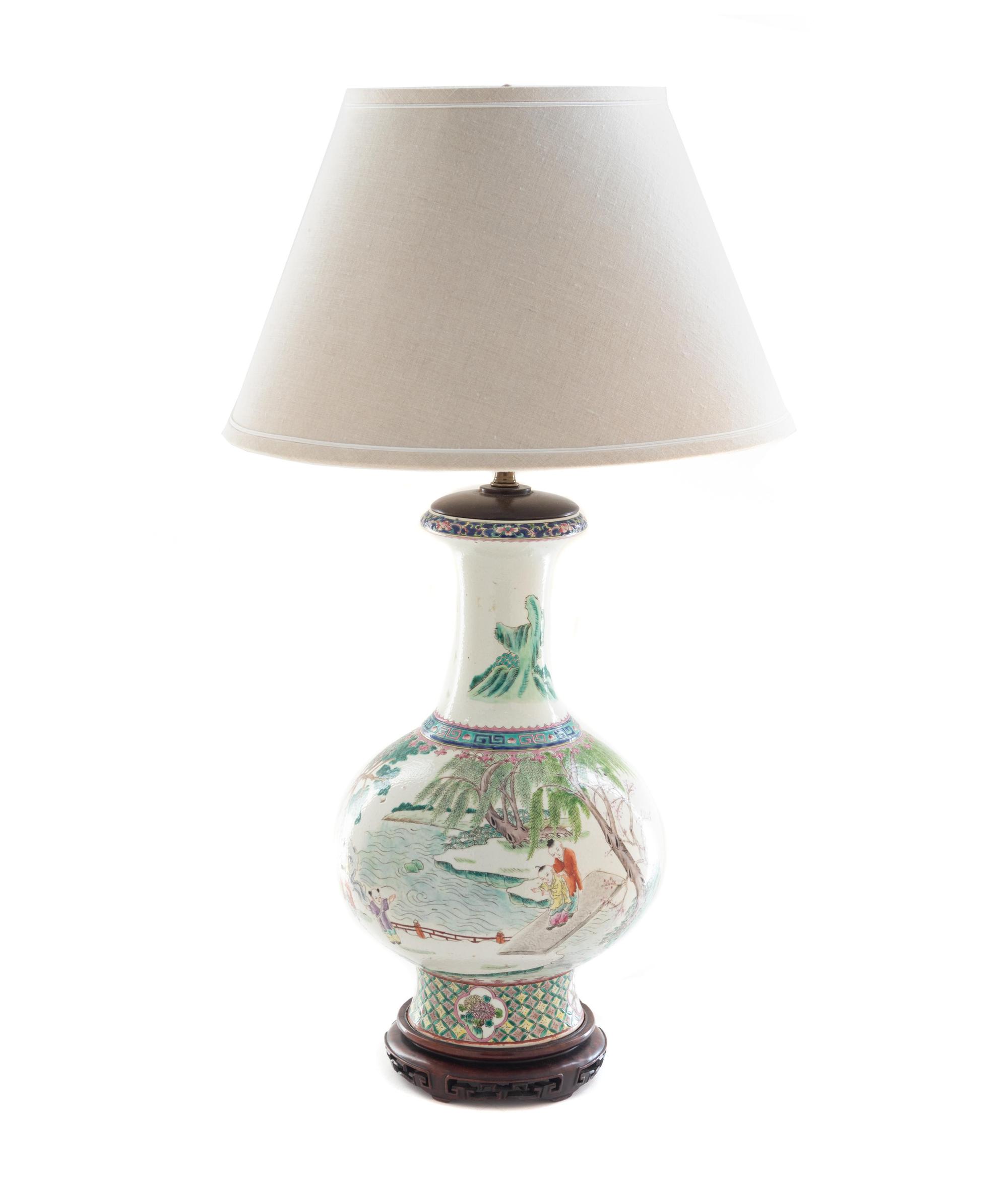 A Chinese Export Porcelain Table Lamp
