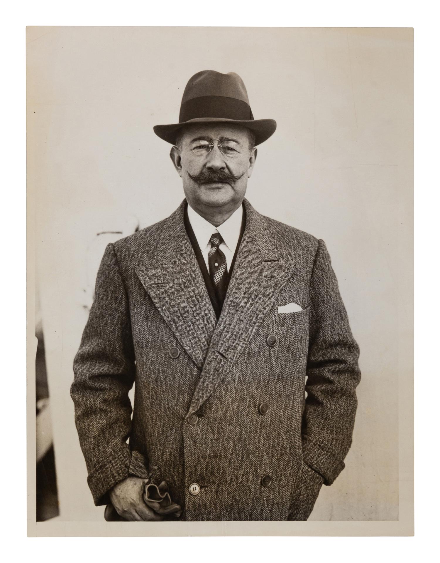 [20TH-CENTURY OPERA SINGERS]. A group of 6 photographs or photographic prints of opera singers from the 1940s, most signed and inscribed, comprising images of: