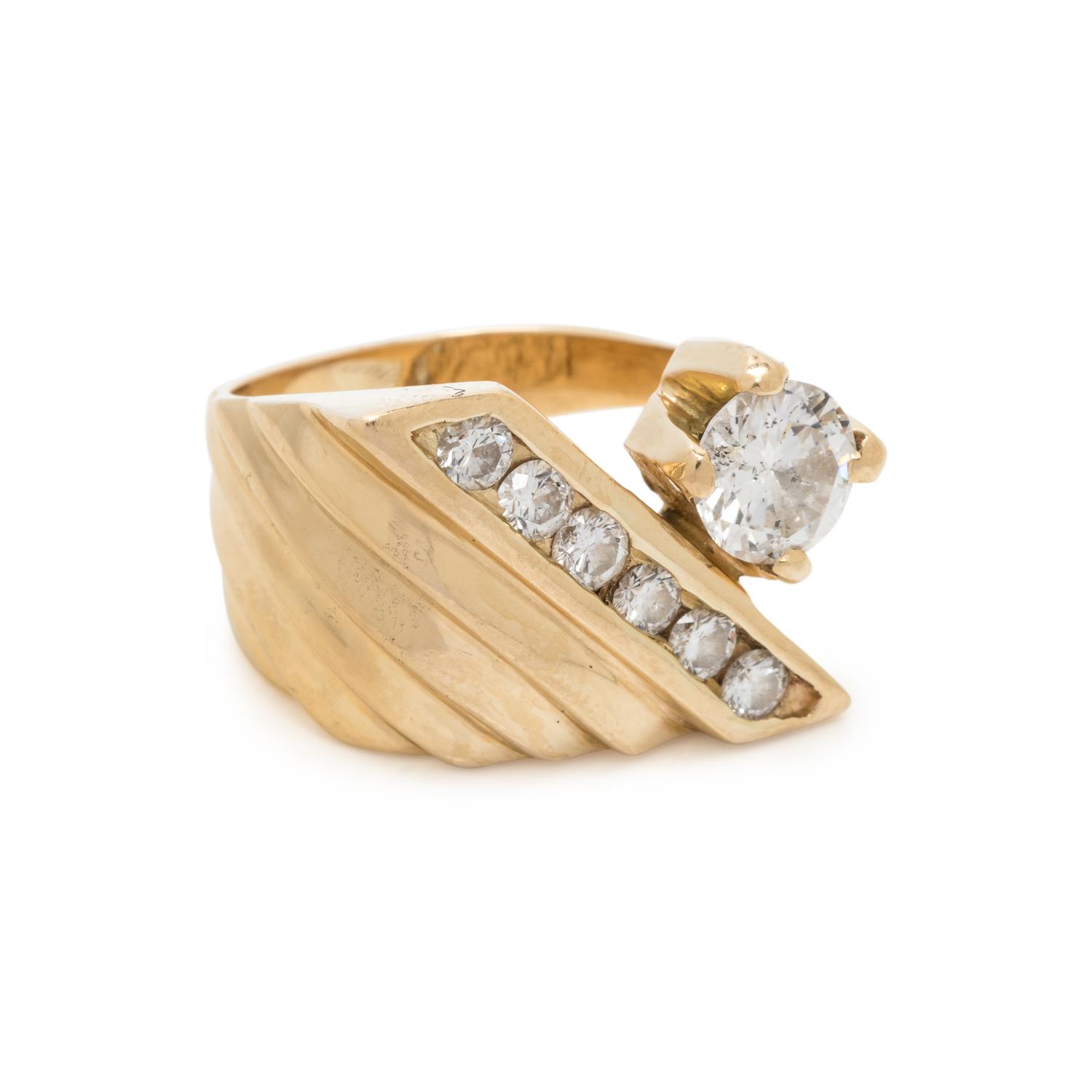 YELLOW GOLD AND DIAMOND RING