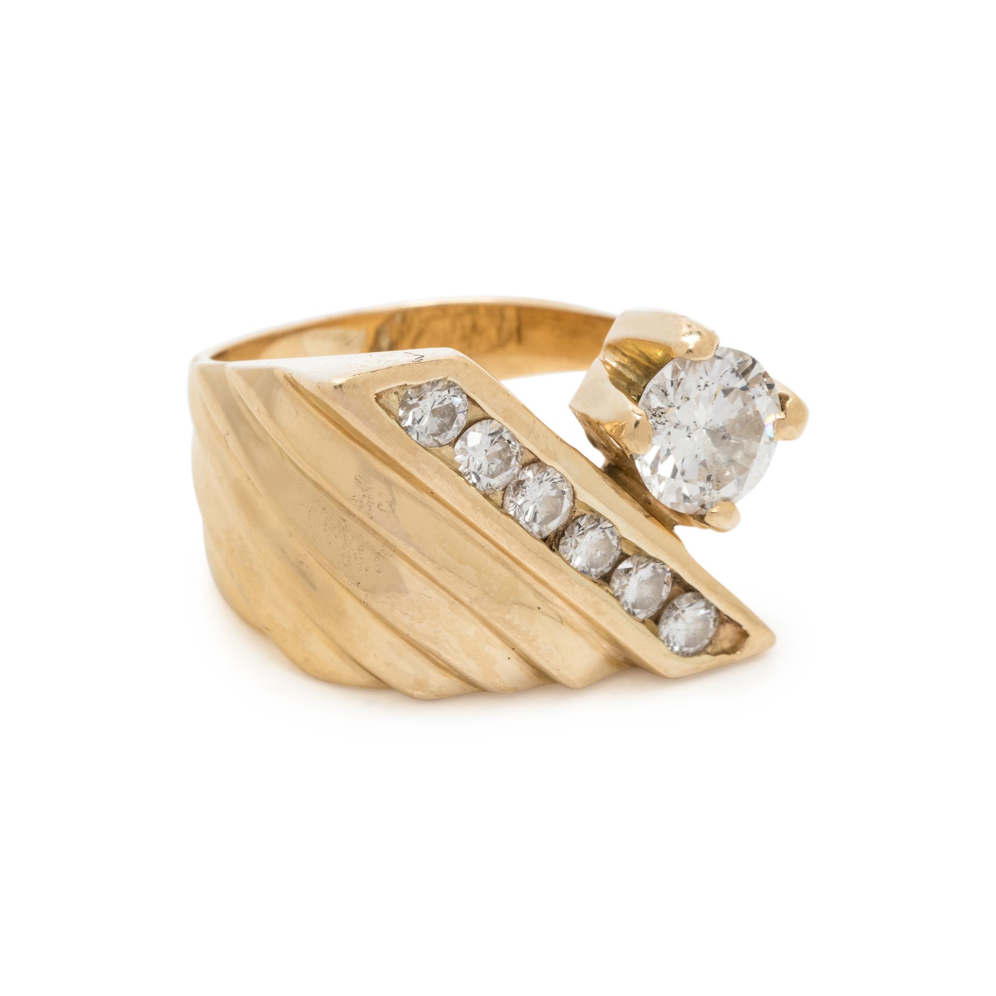 YELLOW GOLD AND DIAMOND RING