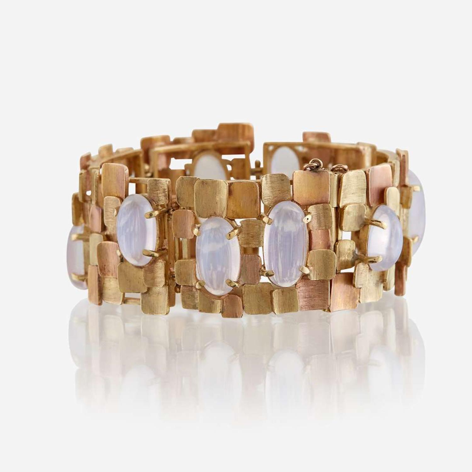 A bicolor eighteen karat gold and moonstone bracelet
