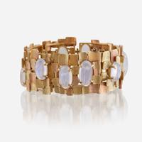 A bicolor eighteen karat gold and moonstone bracelet