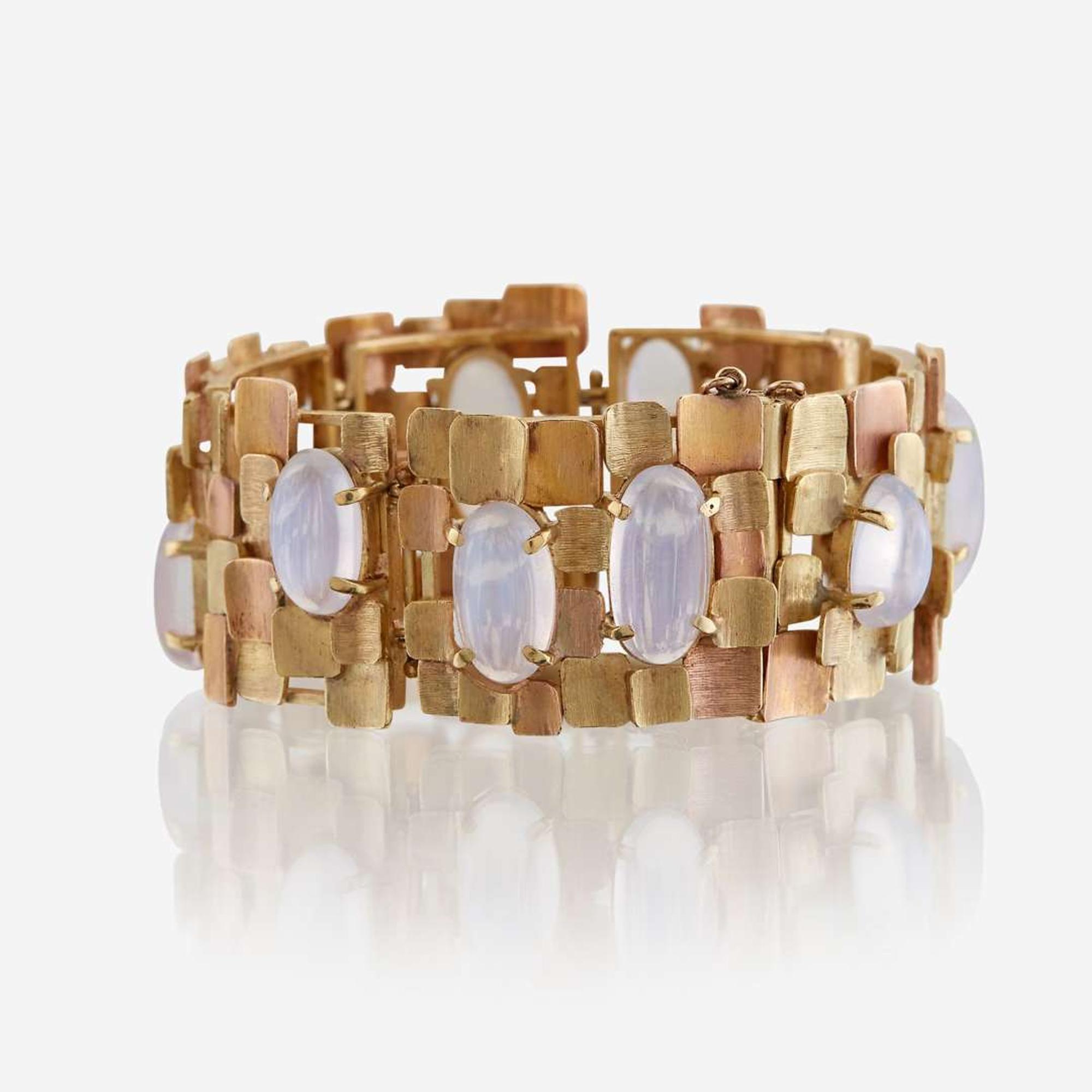 A bicolor eighteen karat gold and moonstone bracelet