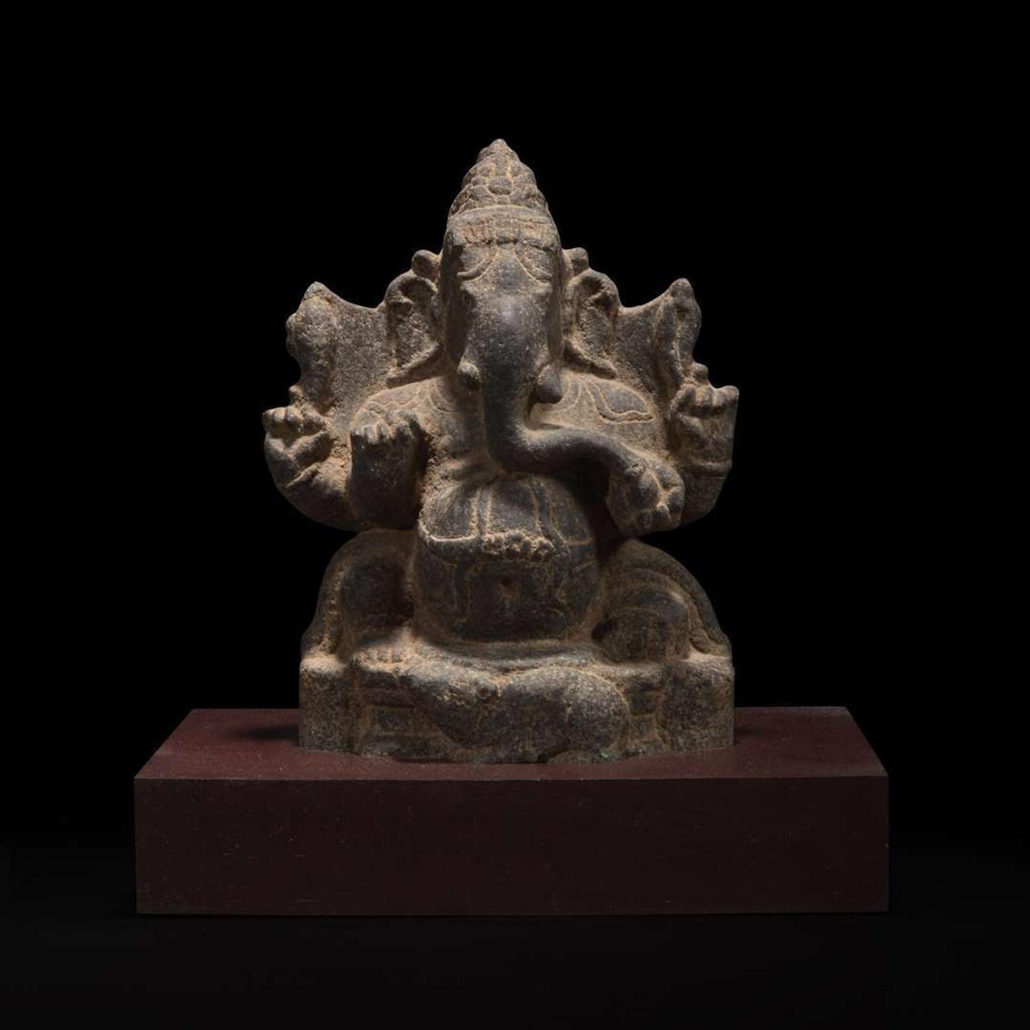 A carved stone figure of Ganesh 象神石雕 South Indian, 14th/15th century or earlier ???? ???????