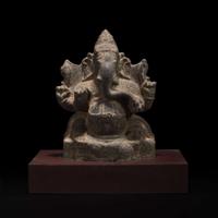 A carved stone figure of Ganesh 象神石雕 South Indian, 14th/15th century or earlier ???? ???????