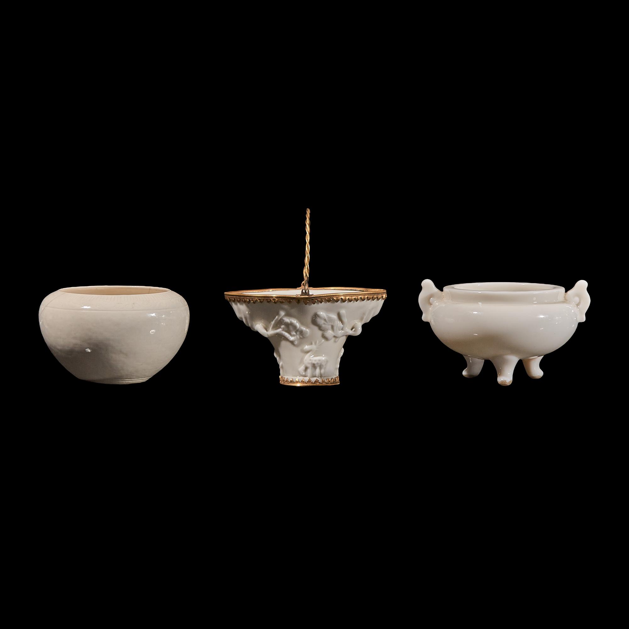 A Chinese 'Soft Paste' Water Coupe and Two Small Dehua Porcelain Items, 17th to18th Century 清早期 白釉水呈、香爐及德化杯各一