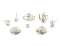 A Herend Queen Victoria Porcelain T ête -à-T ête