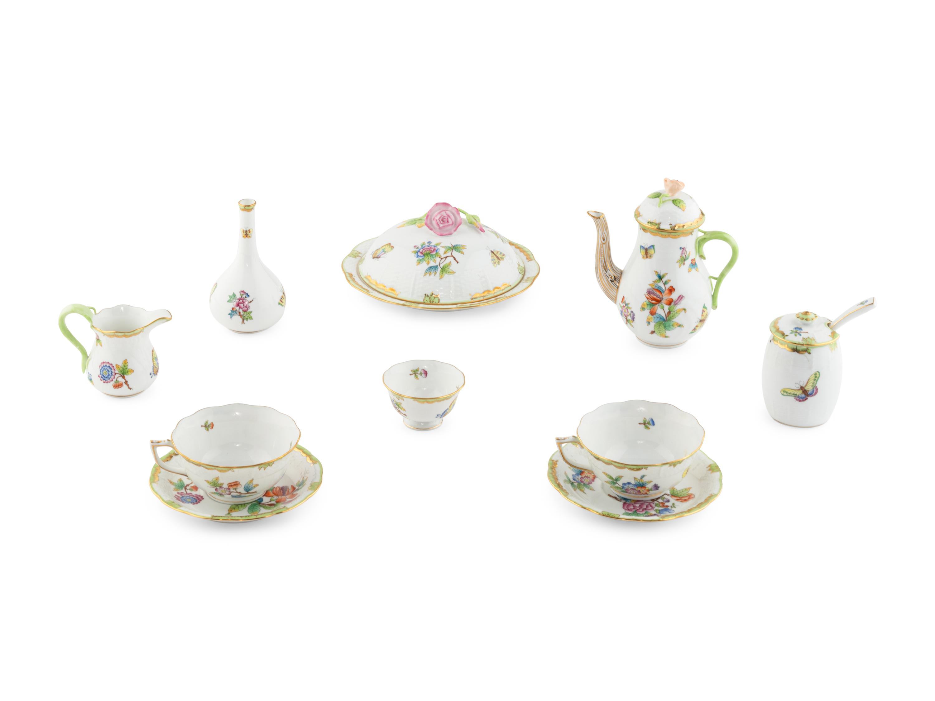 A Herend Queen Victoria Porcelain T ête -à-T ête