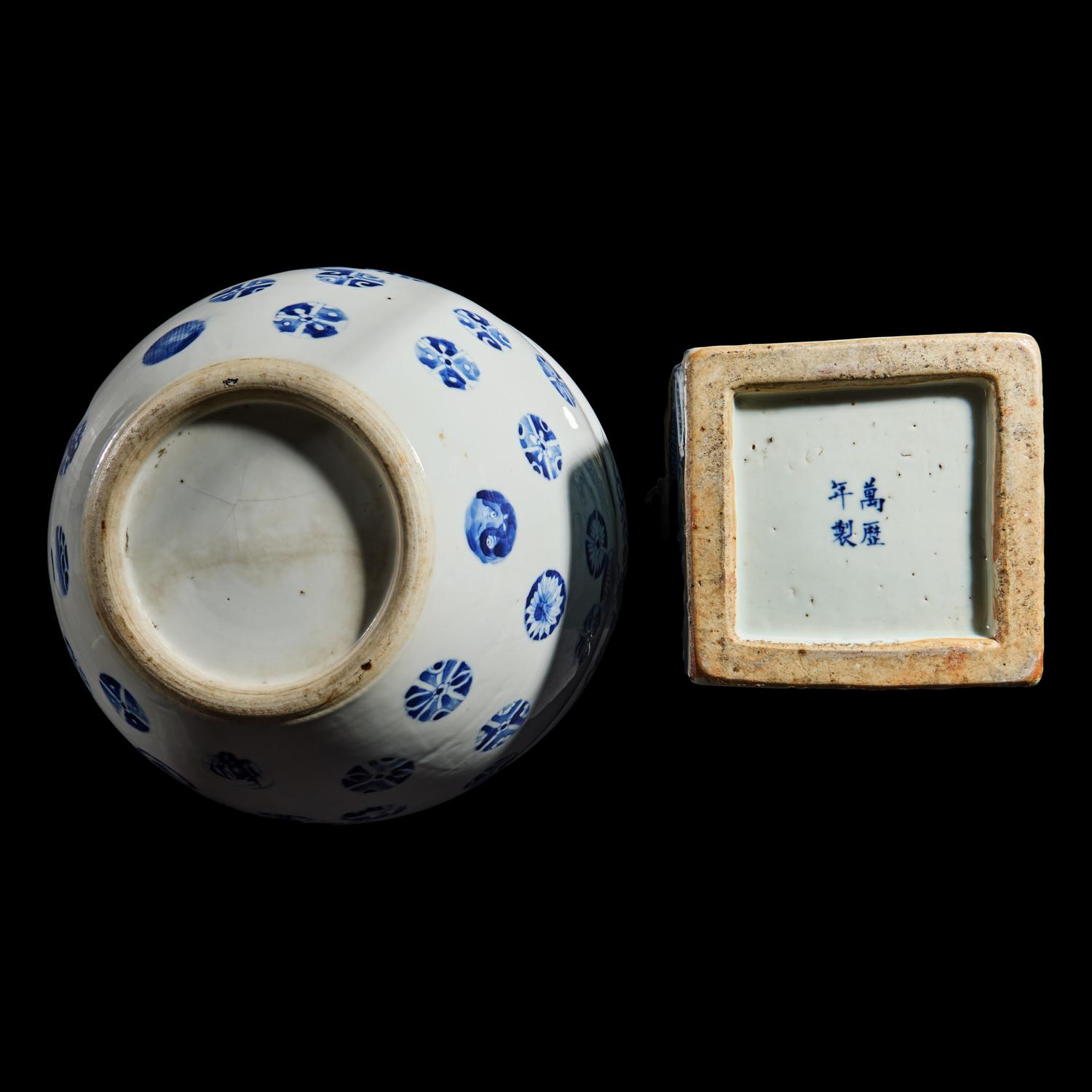 Two Chinese Blue and White Porcelain Wares, 19th-20th Century 晚清-民國 青花雲龍紋方瓶及繡球花卷缸各一