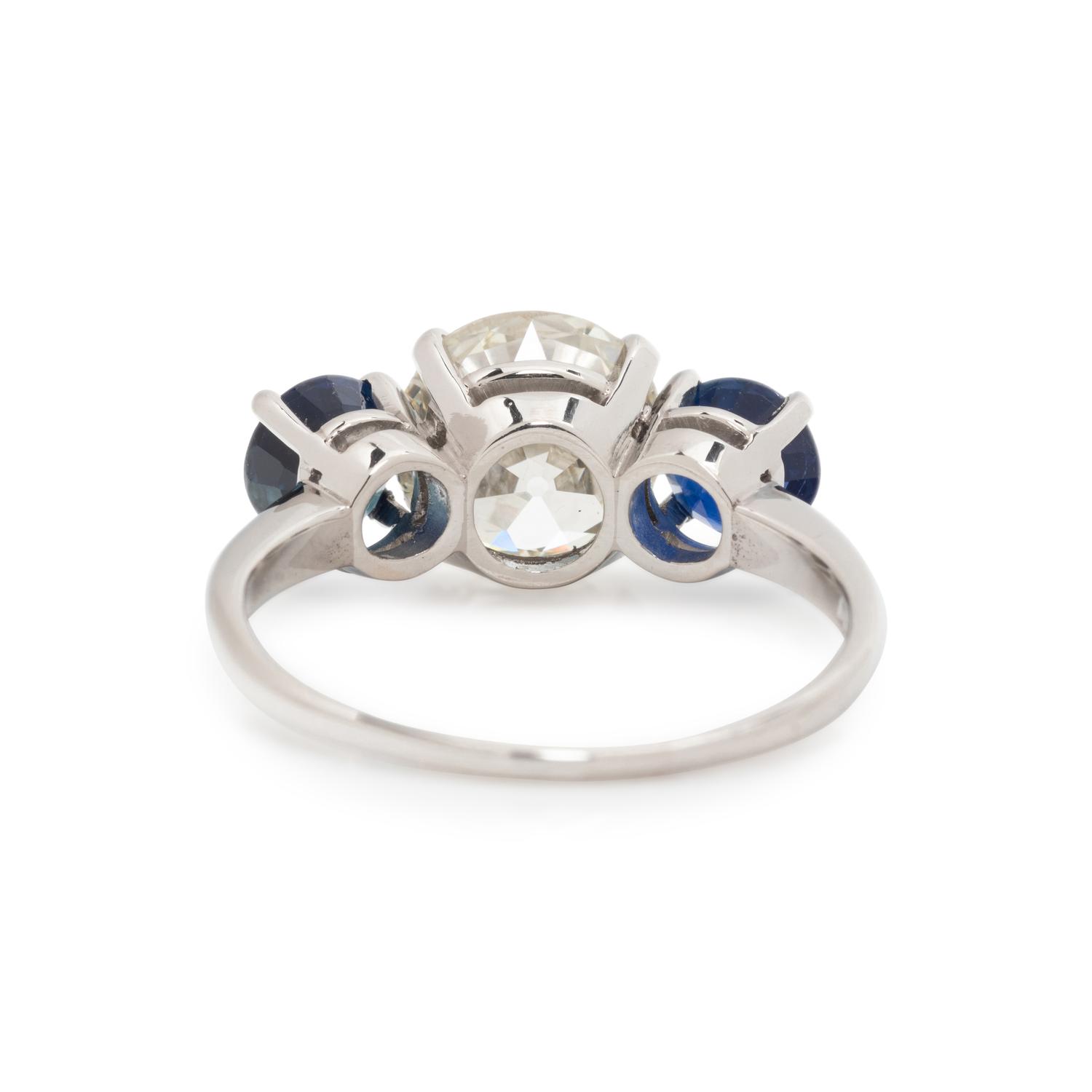 DIAMOND AND SAPPHIRE RING