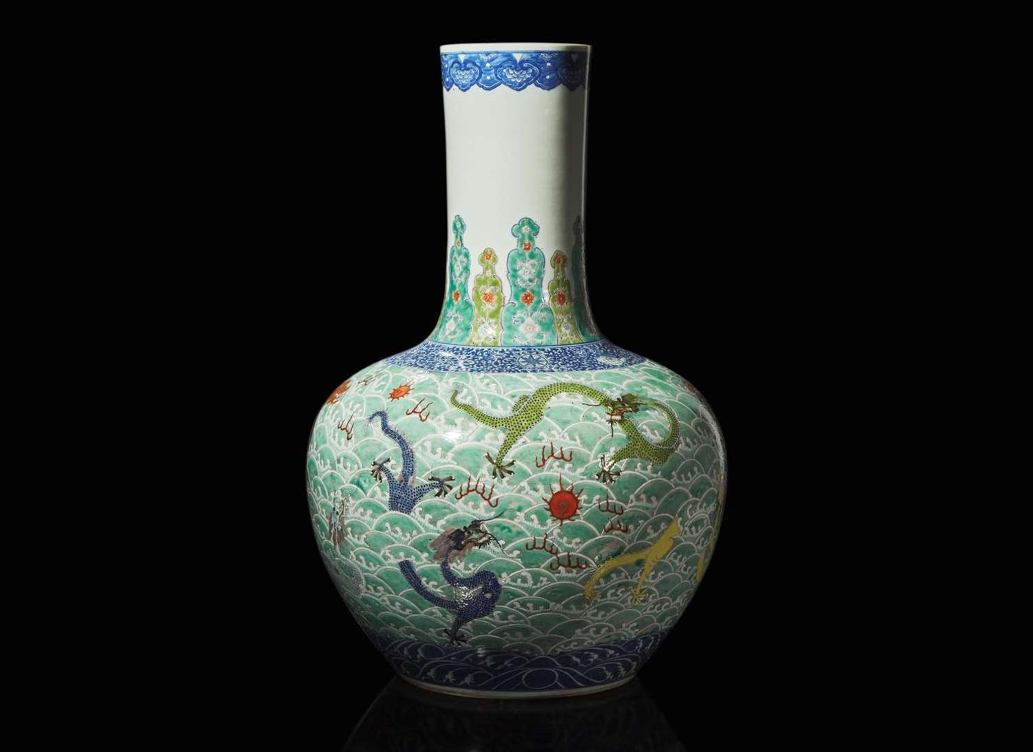 A large Chinese enameled and underglaze blue-decorated "Nine Dragons vase", late Qing to Republic period 九龍紋斗彩大龍瓶 晚清至民國