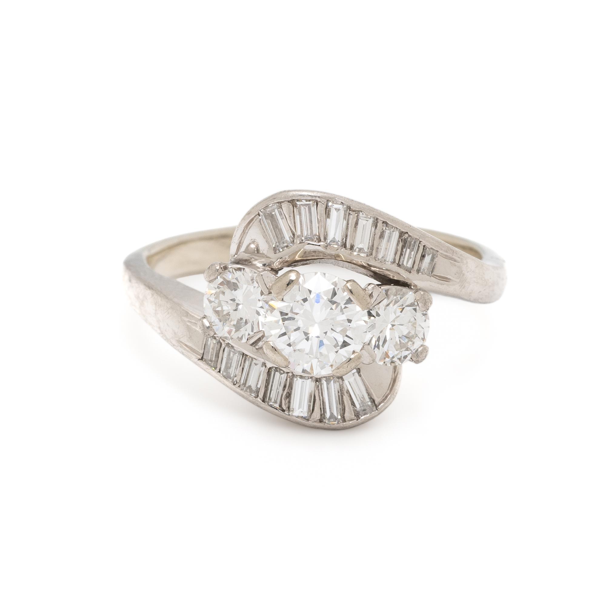 DIAMOND AND WHITE GOLD RING