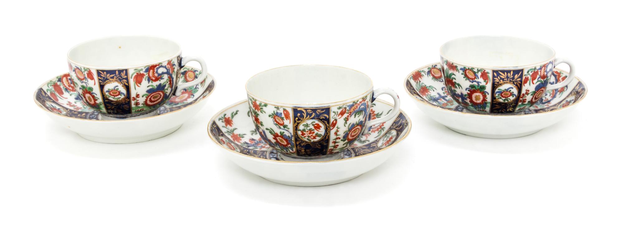 A Set of Three Worcester Porcelain Teacups and Saucers Diameter of saucer 5 inches. — DR. WALL PERIOD, LATE 18TH CENTRUY