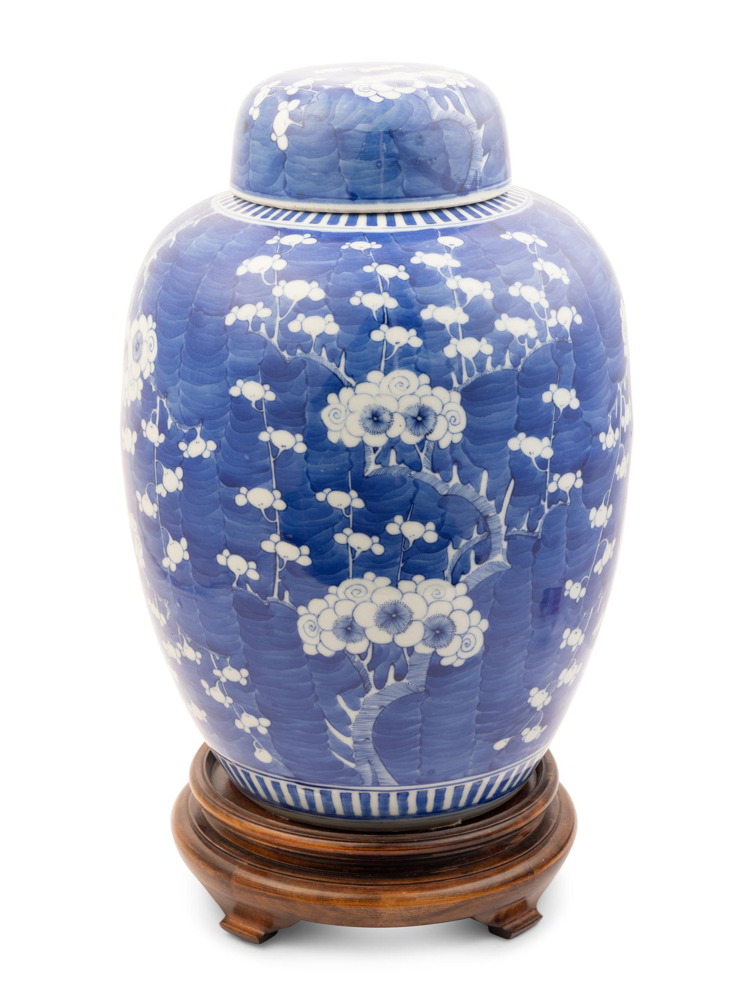 A Chinese Blue and White Porcelain 'Crackled Ice and Prunus' Covered Jar