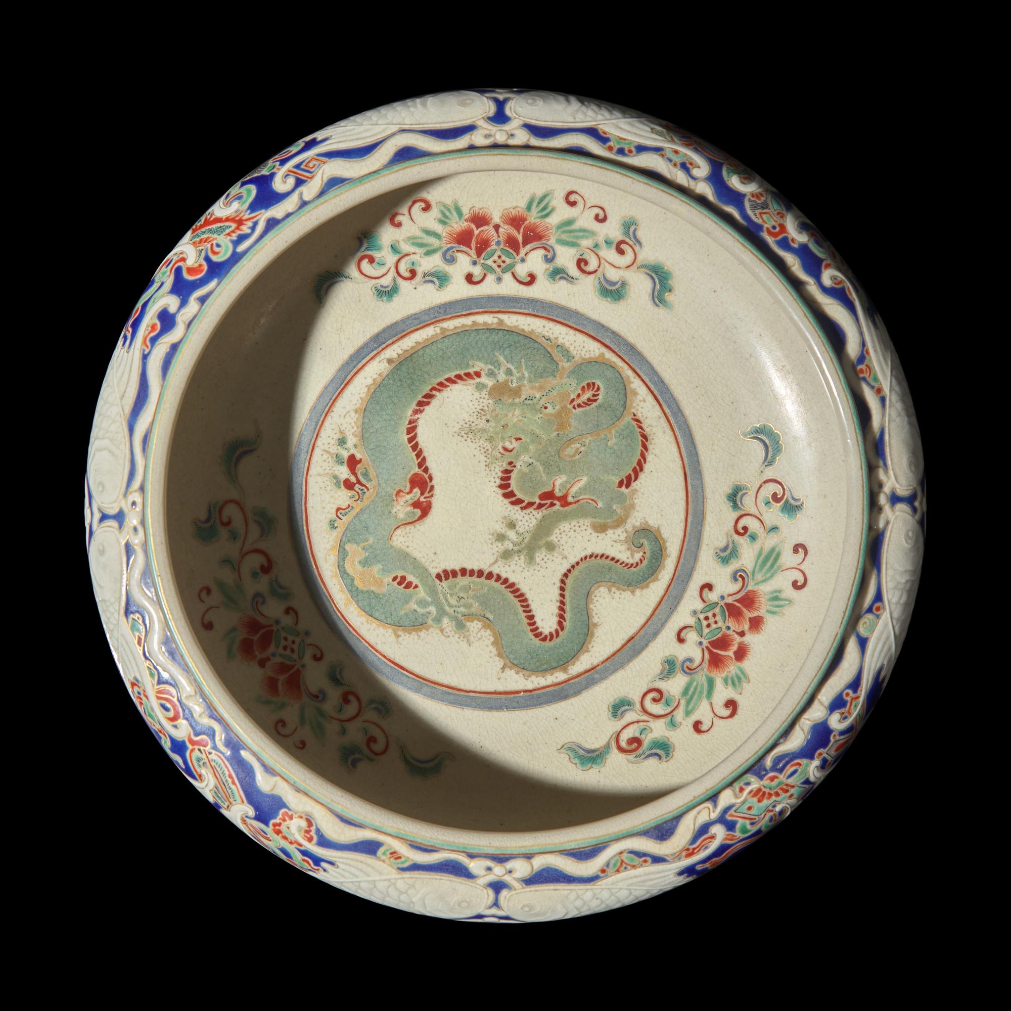 A Wucai -Decorated Vase and a 'Dragon' Bulb Dish, Makuzu Kozan