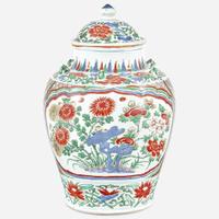 A Chinese wucai-decorated porcelain jar and cover