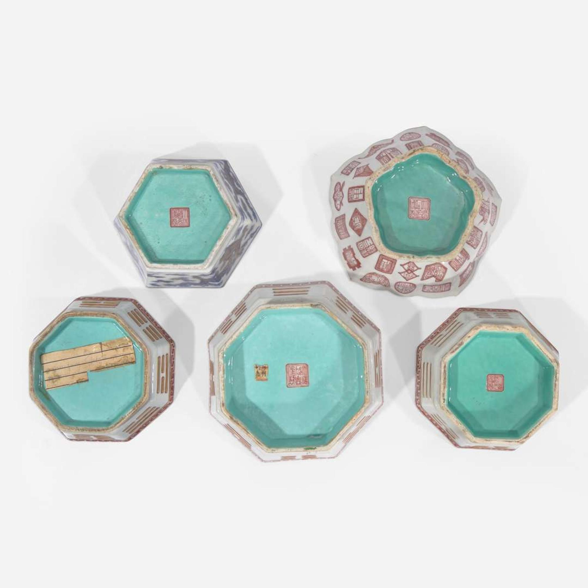 Group of five assorted Chinese porcelain bowls 瓷碗五件 Qing dynasty ?
