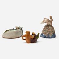 Three Japanese and Chinese ceramic animal-form items 日本瓷器三件