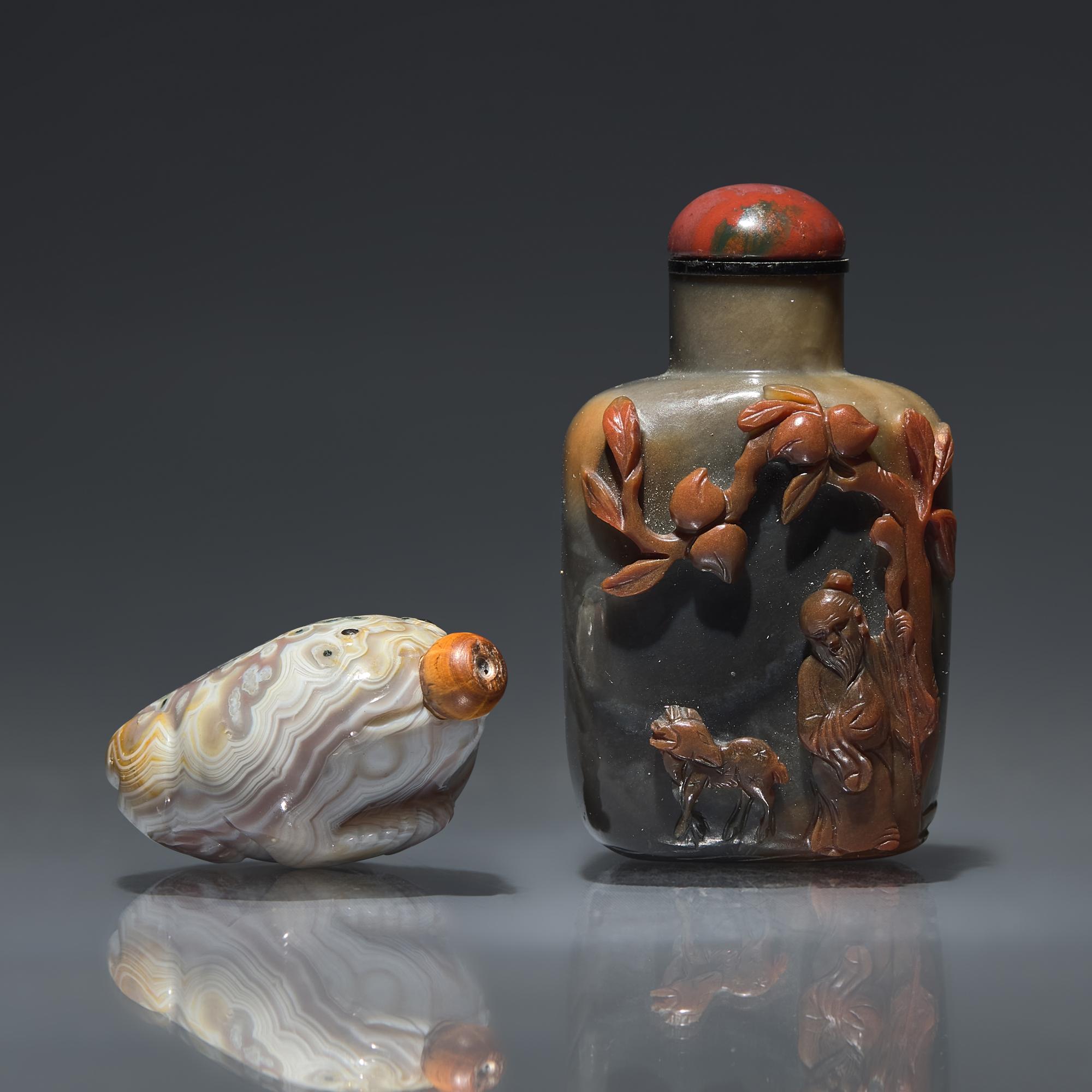 Two Chinese Carved Agate Snuff Bottles, Qing Dynasty, 18th to 19th Century — 清中期 瑪瑙鼻煙壺兩支